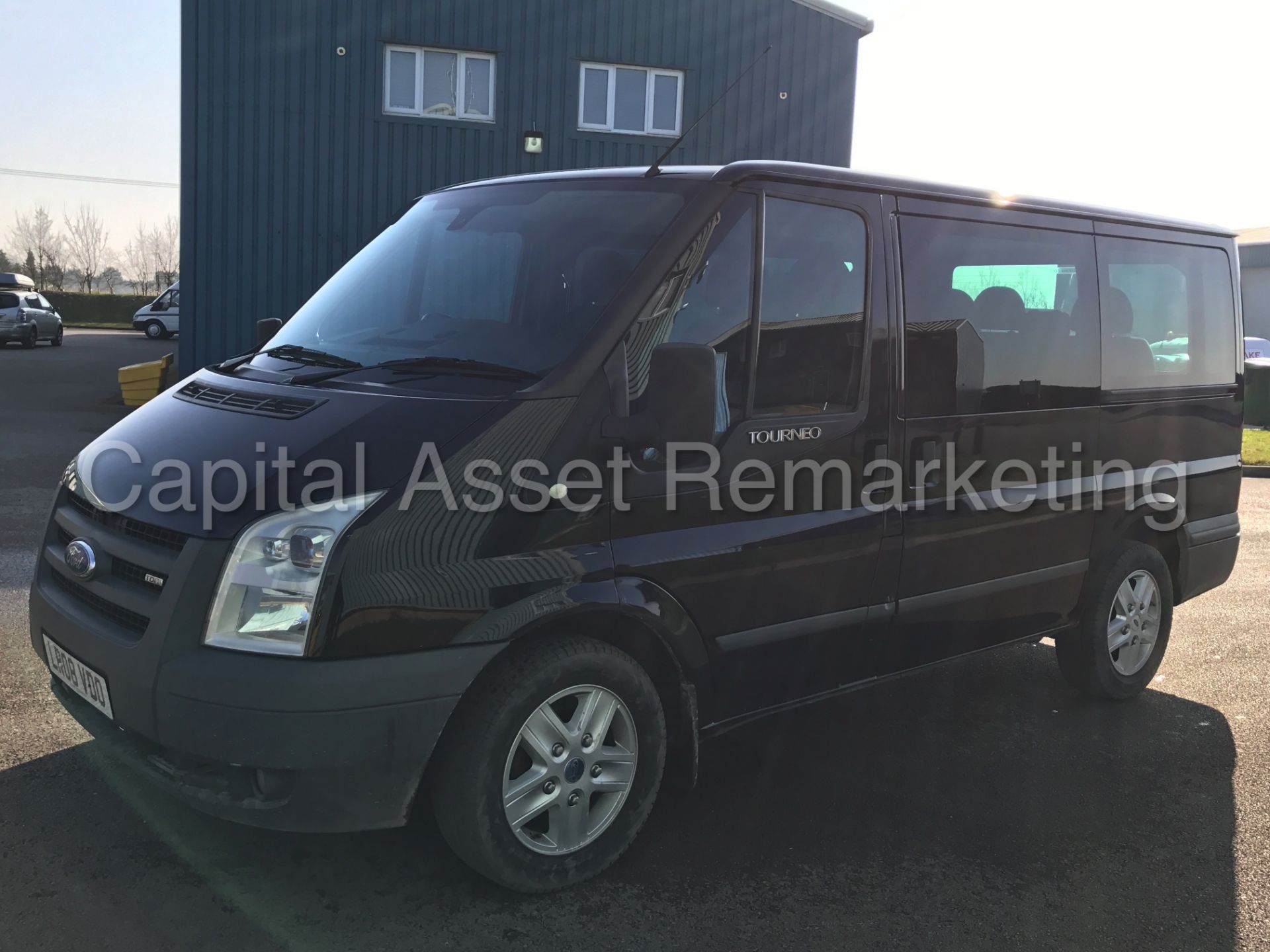 FORD TRANSIT TOURNEO 'GLX EDITION' (2008) '2.2 TDCI - 9 SEATER BUS - AIR CON ' *HUGE SPEC* (NO VAT) - Image 5 of 32