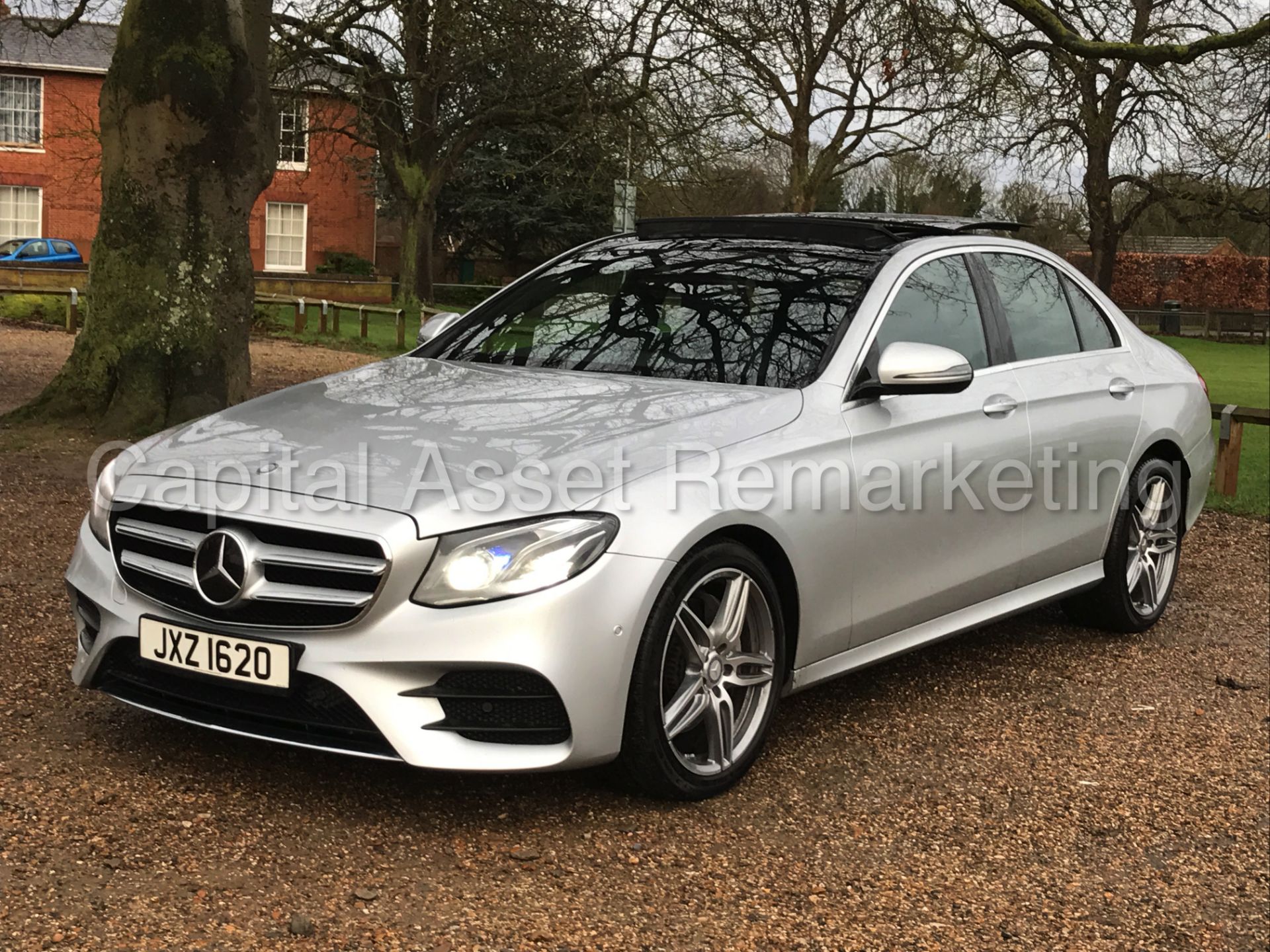 MERCEDES-BENZ E220d 'AMG Premium Plus' (2016) '9-G TRONIC - LEATHER - SAT NAV - PAN ROOF' *TOP SPEC* - Image 4 of 50