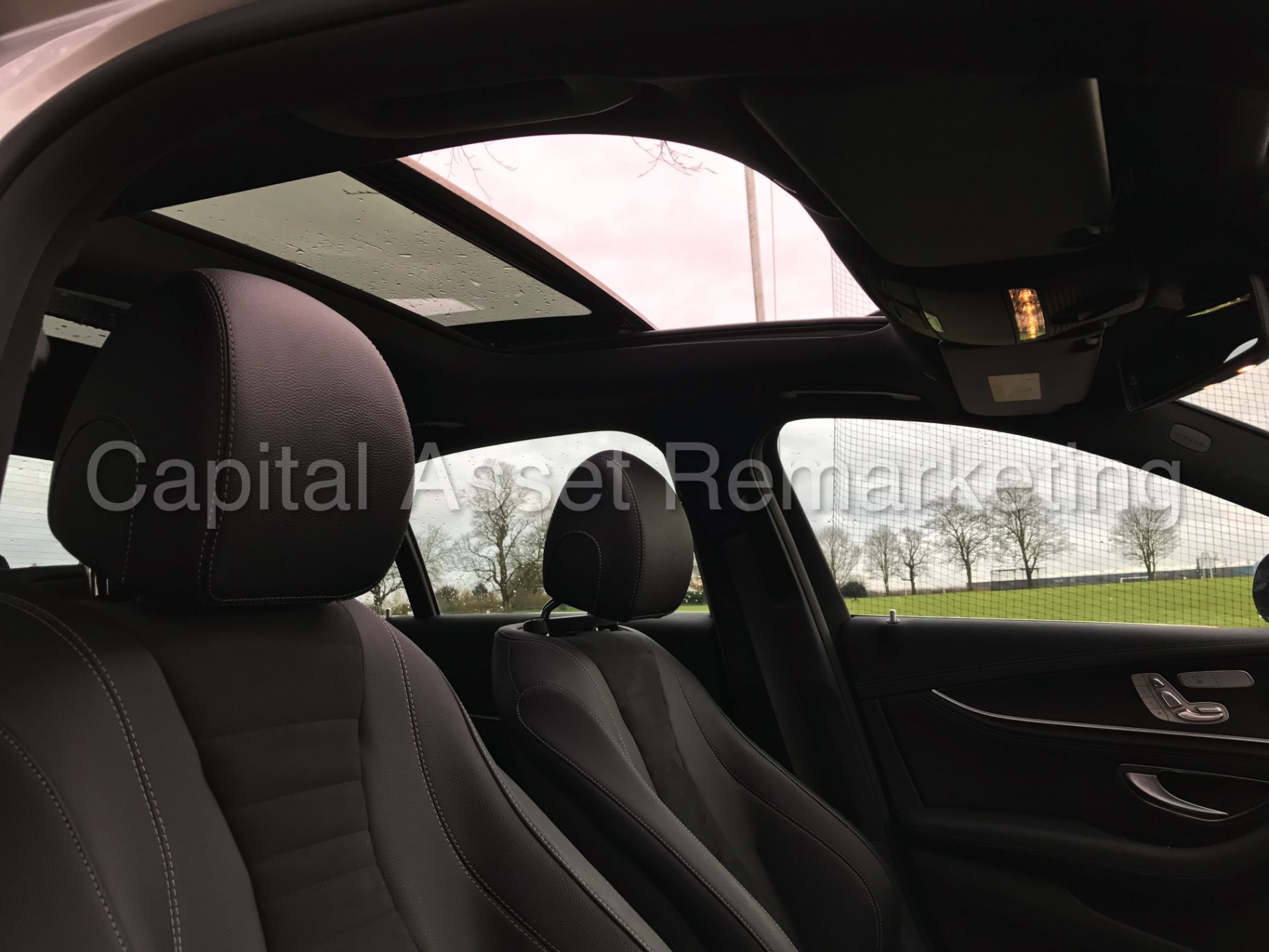 MERCEDES-BENZ E220d 'AMG Premium Plus' (2016) '9-G TRONIC - LEATHER - SAT NAV - PAN ROOF' *TOP SPEC* - Image 26 of 50