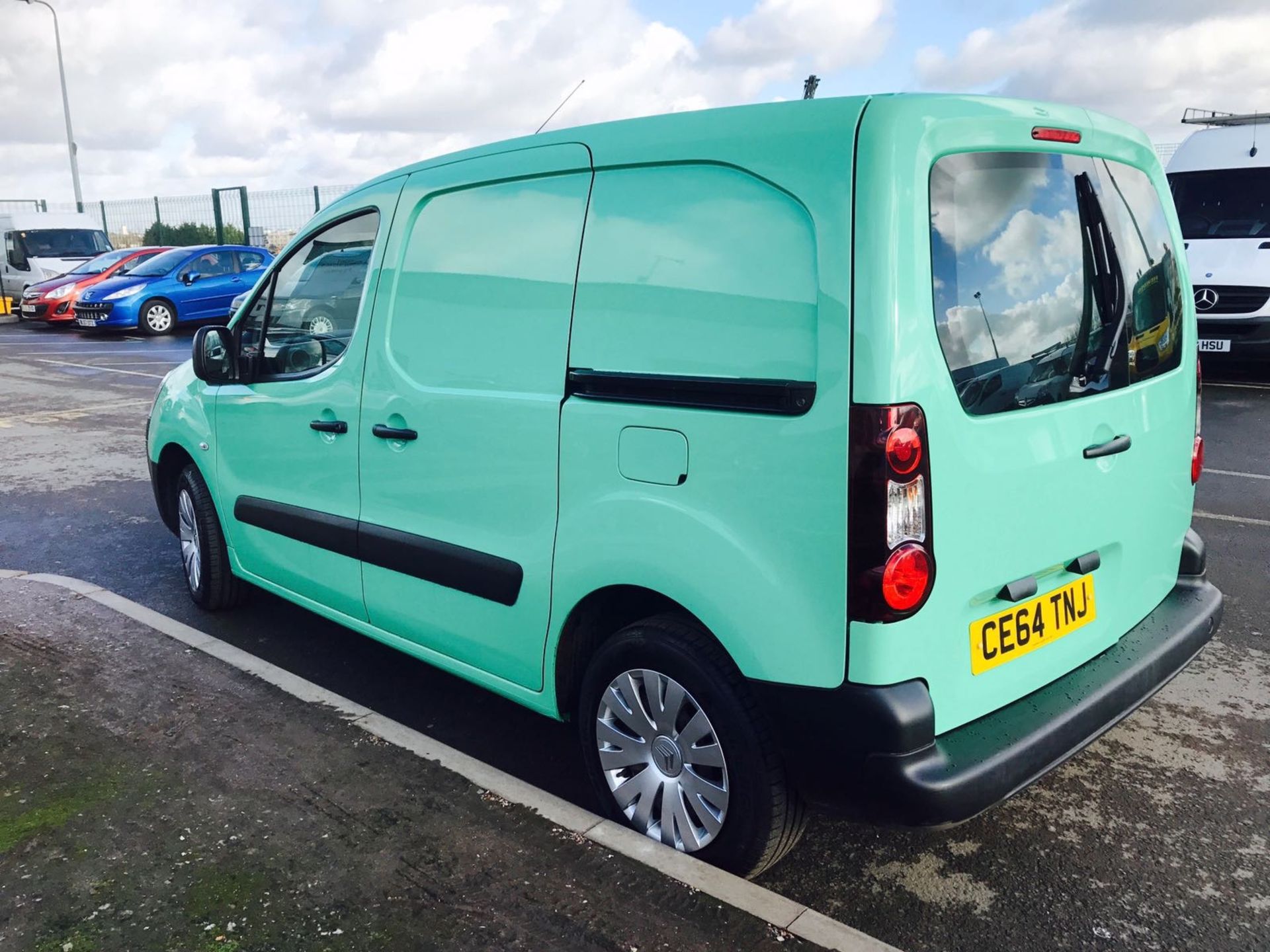 CITROEN BERLINGO 1.6HDI "E" LX SPEC - AIRDREAM - (2015 MODEL) 1 OWNER - GREAT SPEC - SLD - LOOK!!! - Image 4 of 12