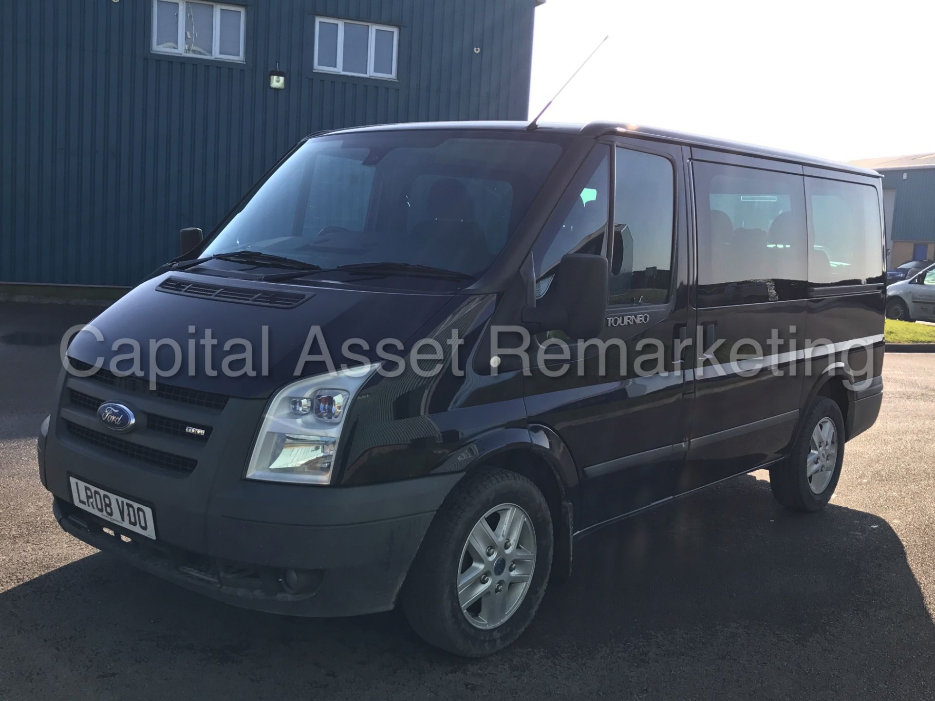 FORD TRANSIT TOURNEO 'GLX EDITION' (2008) '2.2 TDCI - 9 SEATER BUS - AIR CON ' *HUGE SPEC* (NO VAT) - Image 4 of 32