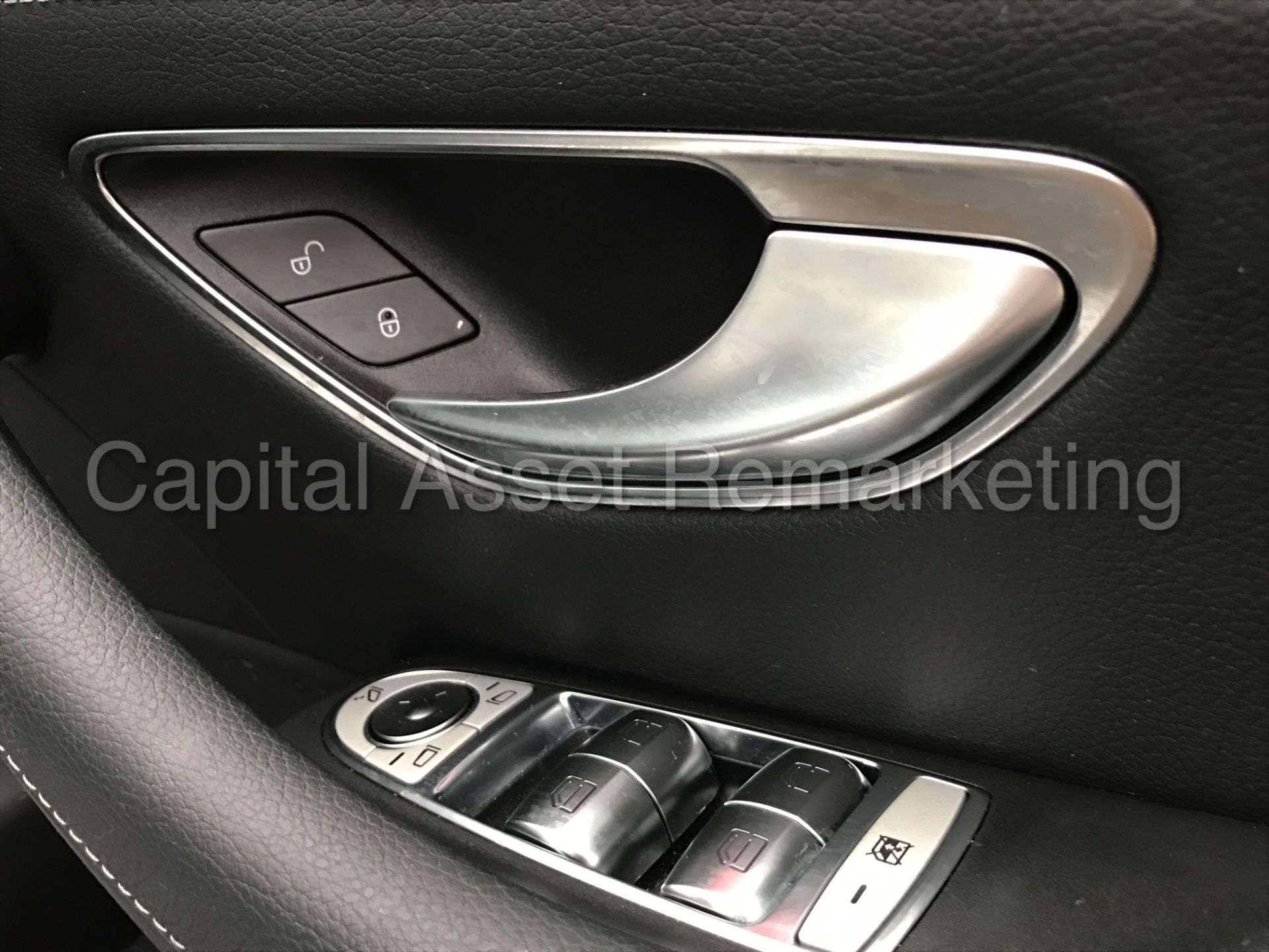 MERCEDES-BENZ E220d 'AMG Premium Plus' (2016) '9-G TRONIC - LEATHER - SAT NAV - PAN ROOF' *TOP SPEC* - Image 20 of 50