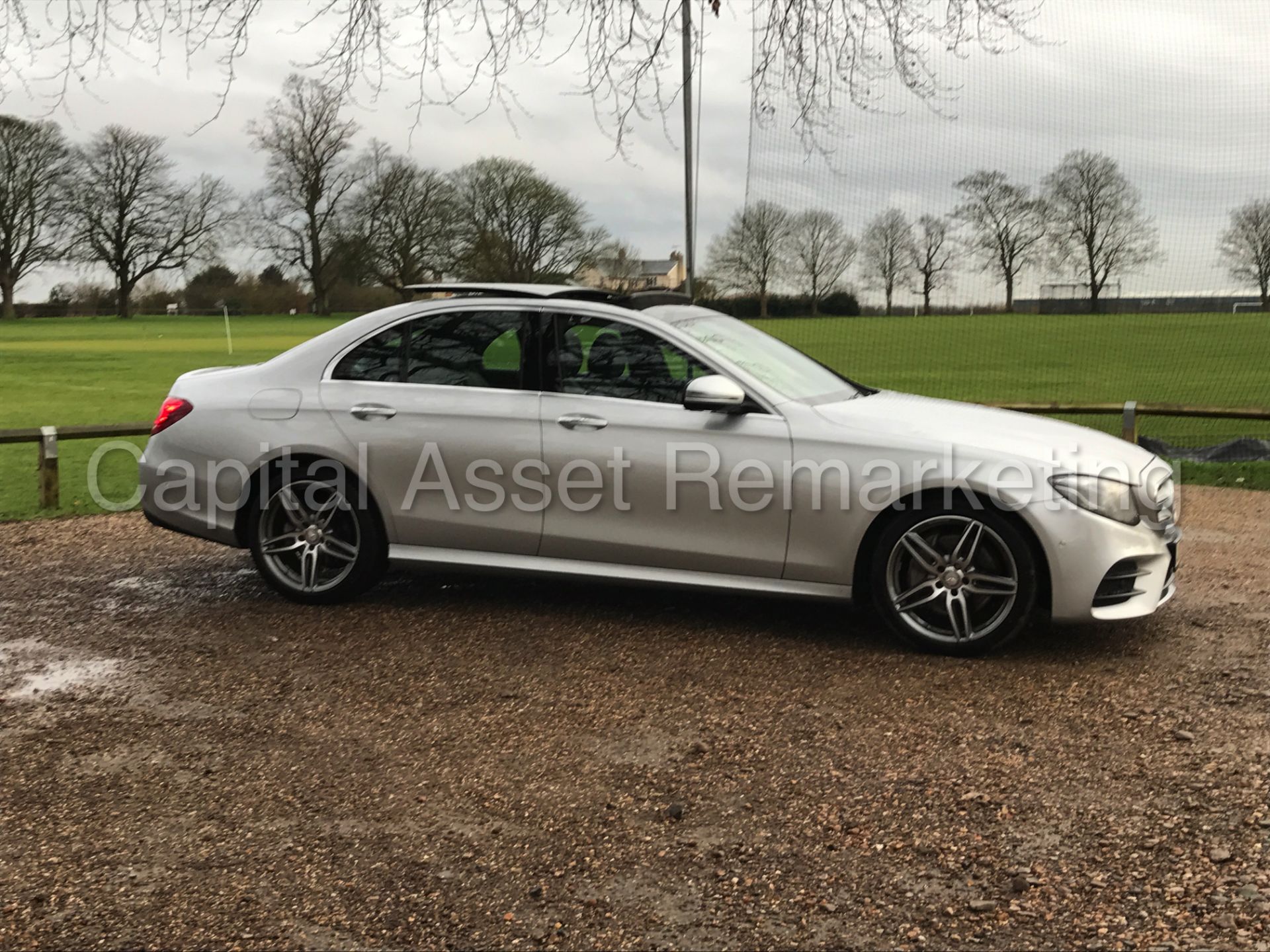 MERCEDES-BENZ E220d 'AMG Premium Plus' (2016) '9-G TRONIC - LEATHER - SAT NAV - PAN ROOF' *TOP SPEC* - Image 13 of 50