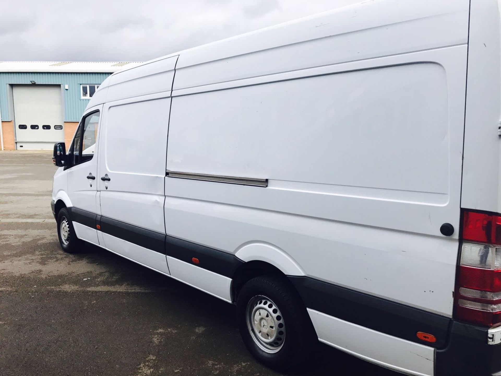 MERCEDES SPRINTER 313CDI LONG WHEEL BASE - HIGH ROOF - 2013 MODEL - ONLY 67K MILES FROM NEW!!!! LOOK - Image 4 of 13