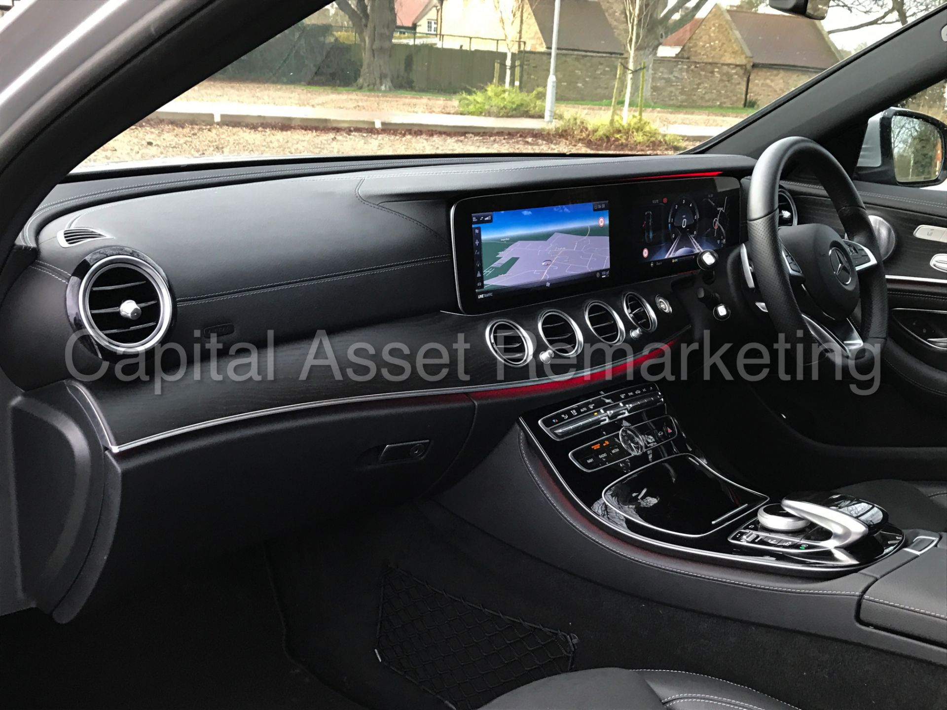 MERCEDES-BENZ E220d 'AMG Premium Plus' (2016) '9-G TRONIC - LEATHER - SAT NAV - PAN ROOF' *TOP SPEC* - Image 37 of 50