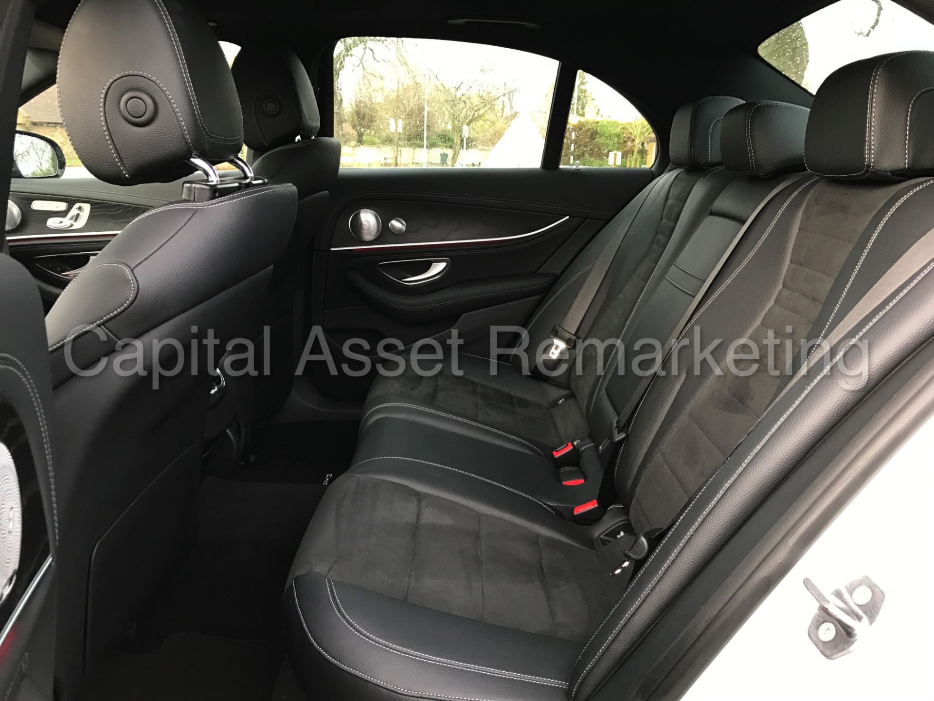 MERCEDES-BENZ E220d 'AMG Premium Plus' (2016) '9-G TRONIC - LEATHER - SAT NAV - PAN ROOF' *TOP SPEC* - Image 33 of 50