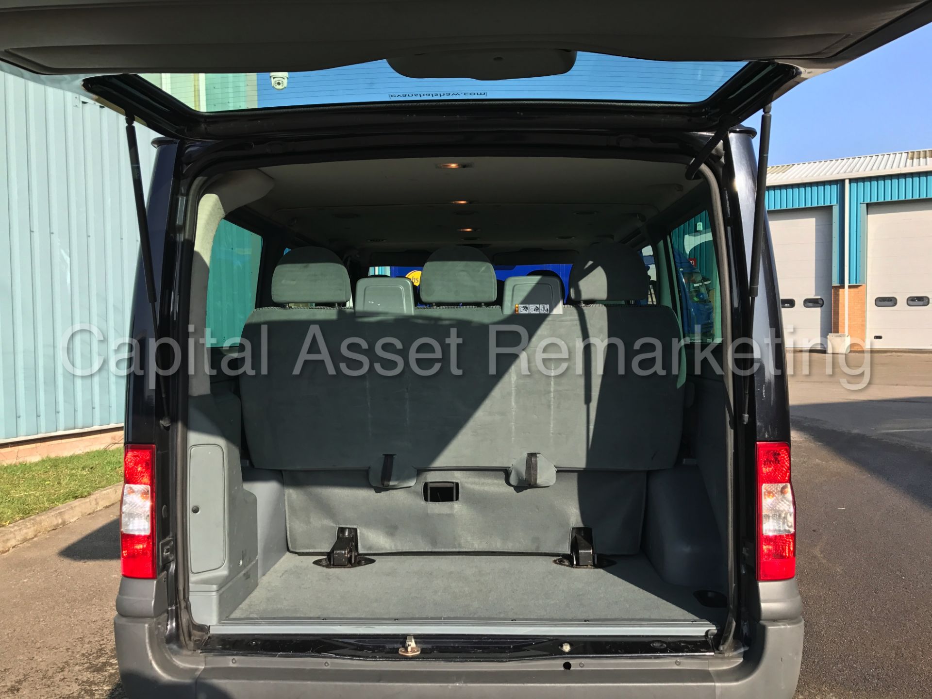 FORD TRANSIT TOURNEO 'GLX EDITION' (2008) '2.2 TDCI - 9 SEATER BUS - AIR CON ' *HUGE SPEC* (NO VAT) - Image 24 of 32