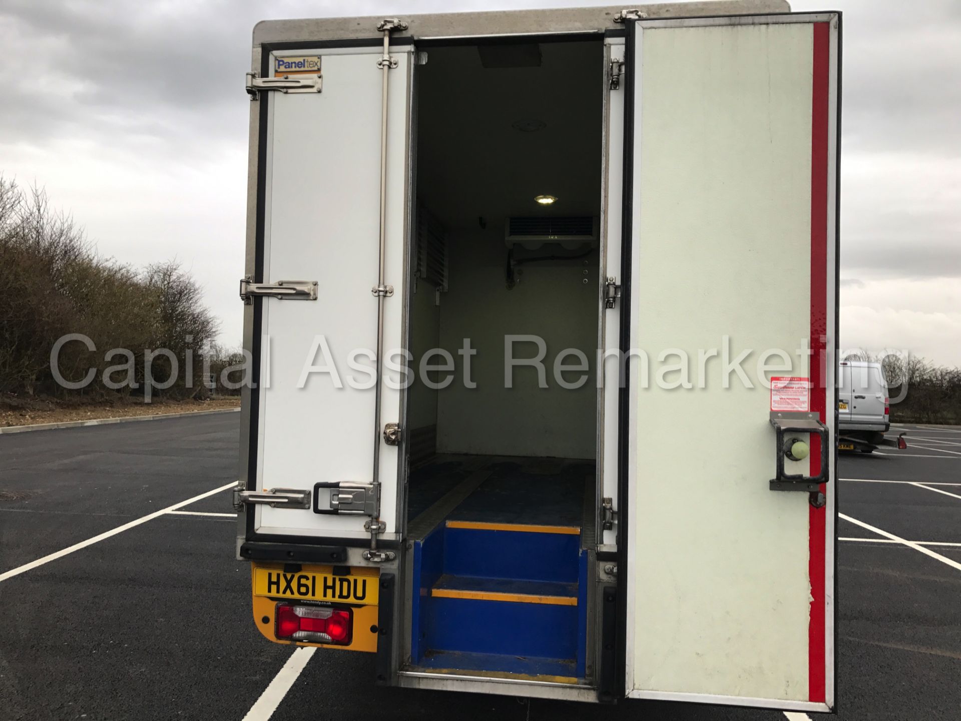 IVECO DAILY 35S13 'FRIDGE / FREEZER BOX' (2012 MODEL) '2.3 DIESEL - 5 SPEED' (1 COMPANY OWNER) - Image 10 of 21