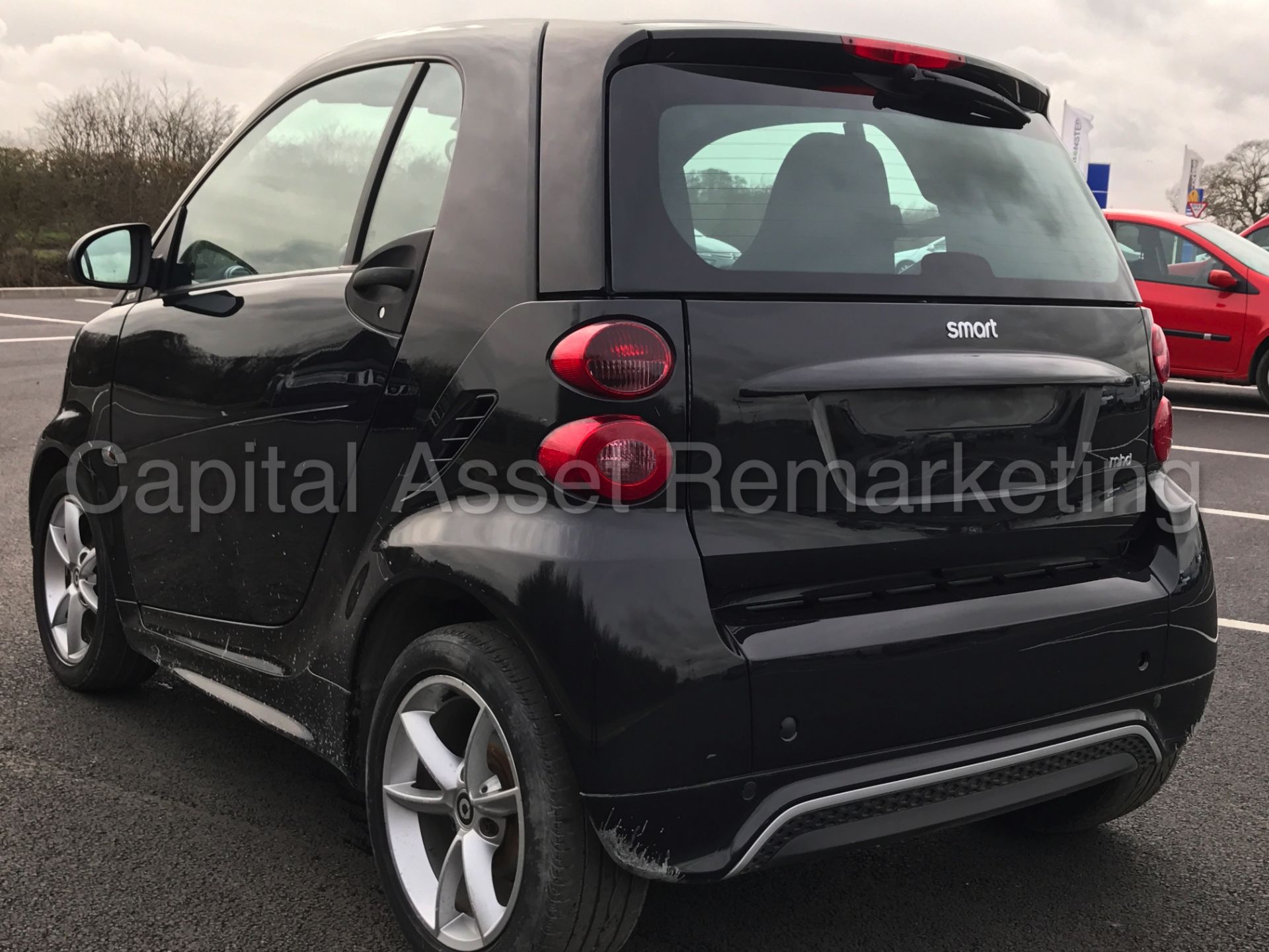 (On Sale) SMART FORTWO 'PULSE' (2013 MODEL) 'MHD - AUTO - A/C - 1 OWNER - STOP / START' (70 MPG +) - Image 3 of 21