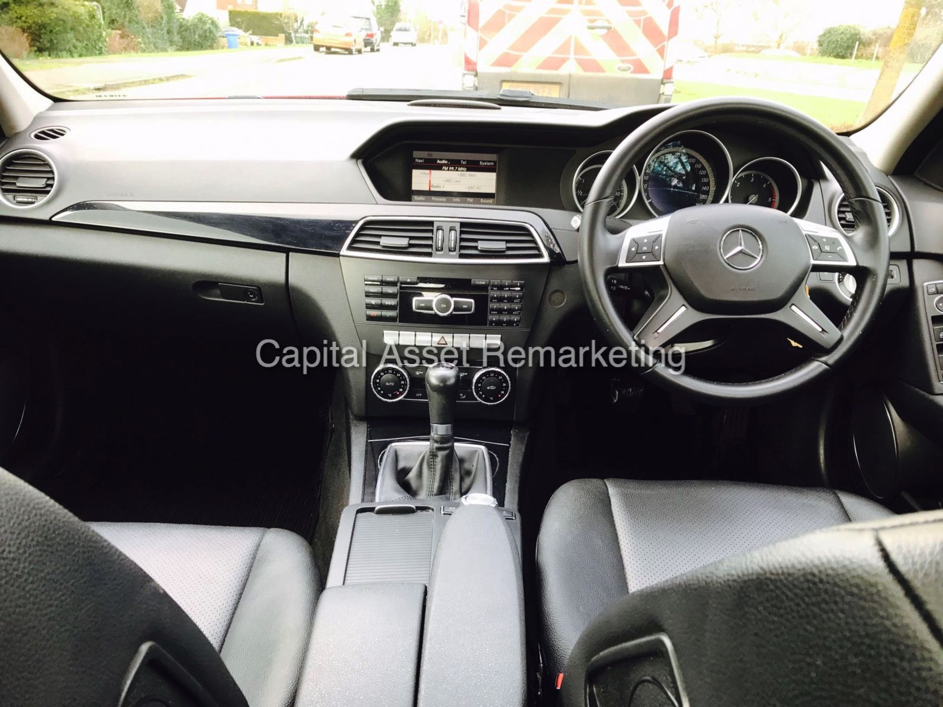 (ON SALE) MERCEDES C220CDI "EXECUTIVE SE" BLUE EFFICIENCY (2014 MODEL) SAT NAV - FULL LEATHER - Image 8 of 14