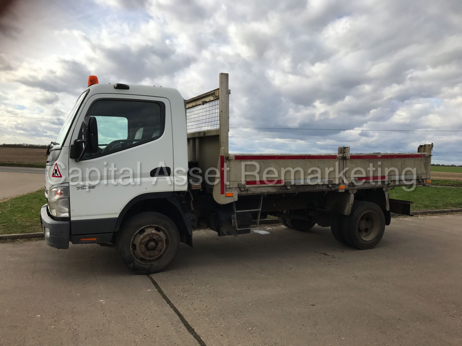 MITSUBISHI FUSO CANTER 75-7C18 'TIPPER' (2008 MODEL) '4.9 DIESEL - 7500 KG - 6 SPEED' (LOW MILES) - Image 4 of 18