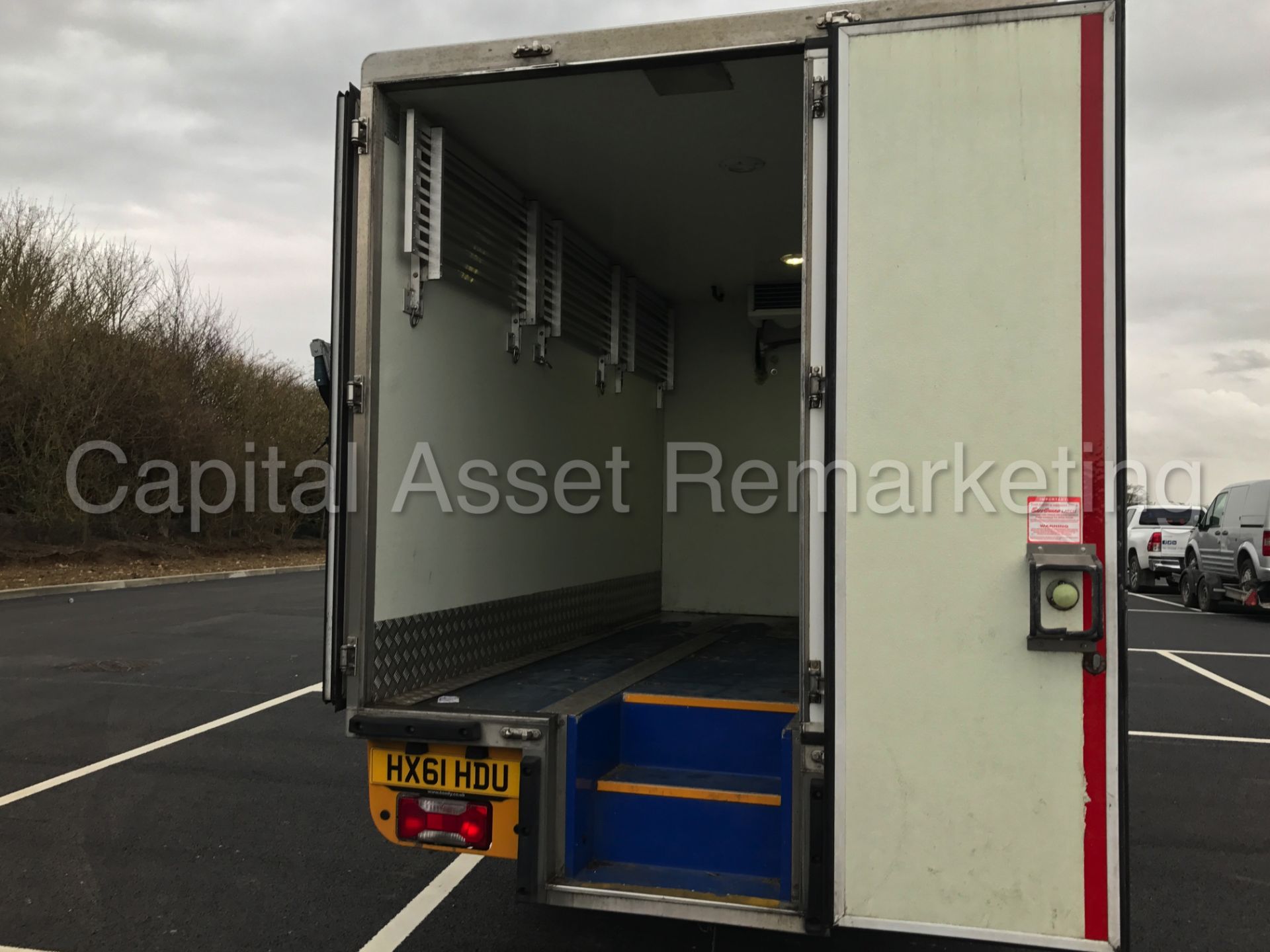IVECO DAILY 35S13 'FRIDGE / FREEZER BOX' (2012 MODEL) '2.3 DIESEL - 5 SPEED' (1 COMPANY OWNER) - Image 11 of 21
