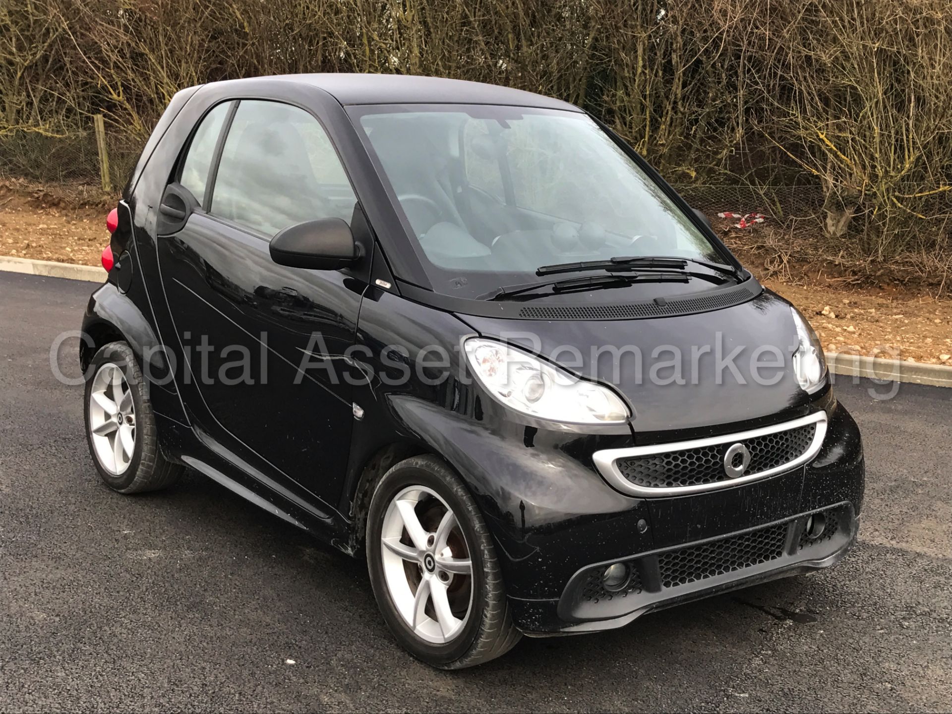 (On Sale) SMART FORTWO 'PULSE' (2013 MODEL) 'MHD - AUTO - A/C - 1 OWNER - STOP / START' (70 MPG +) - Image 6 of 21