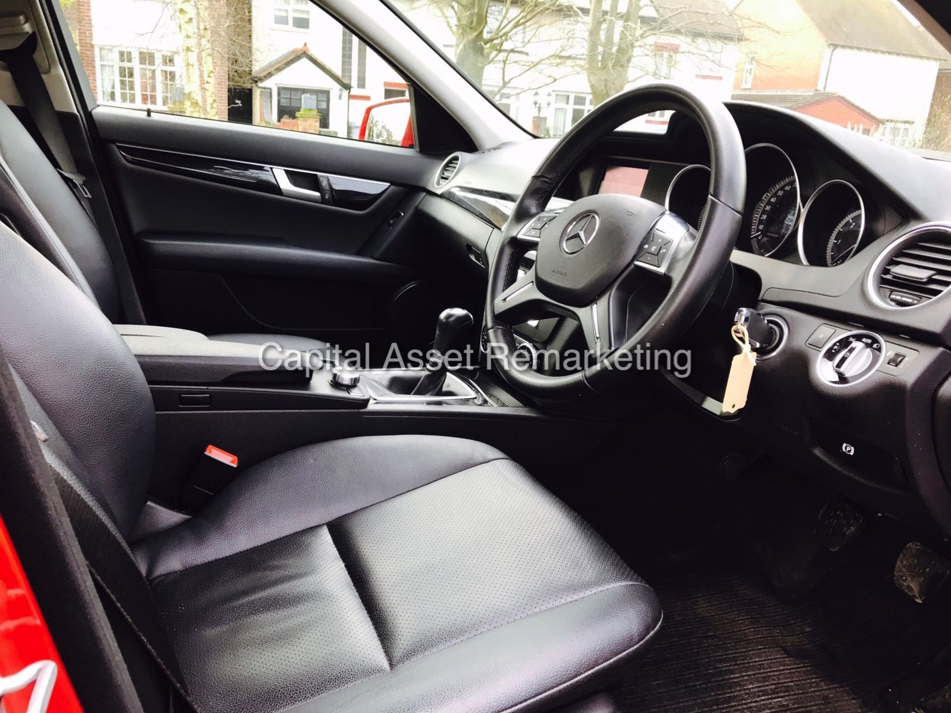 (ON SALE) MERCEDES C220CDI "EXECUTIVE SE" BLUE EFFICIENCY (2014 MODEL) SAT NAV - FULL LEATHER - Image 7 of 14