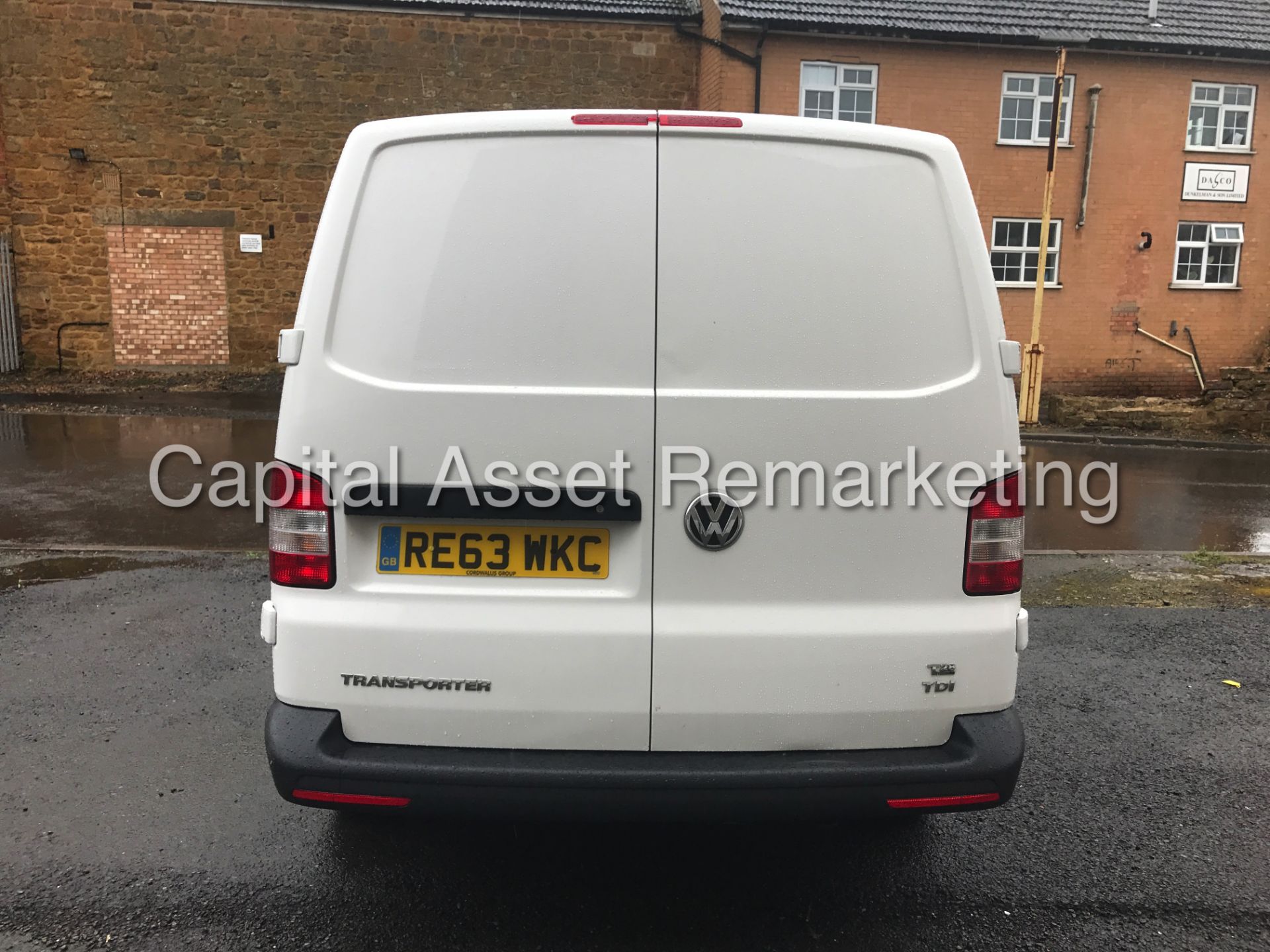 VOLKSWAGEN TRANSPORTER 2.0 TDI SWB (2014 MODEL) 1 OWNER - LOW MILES 64K FSH - ELEC PACK - LOOK!!!! - Image 6 of 16