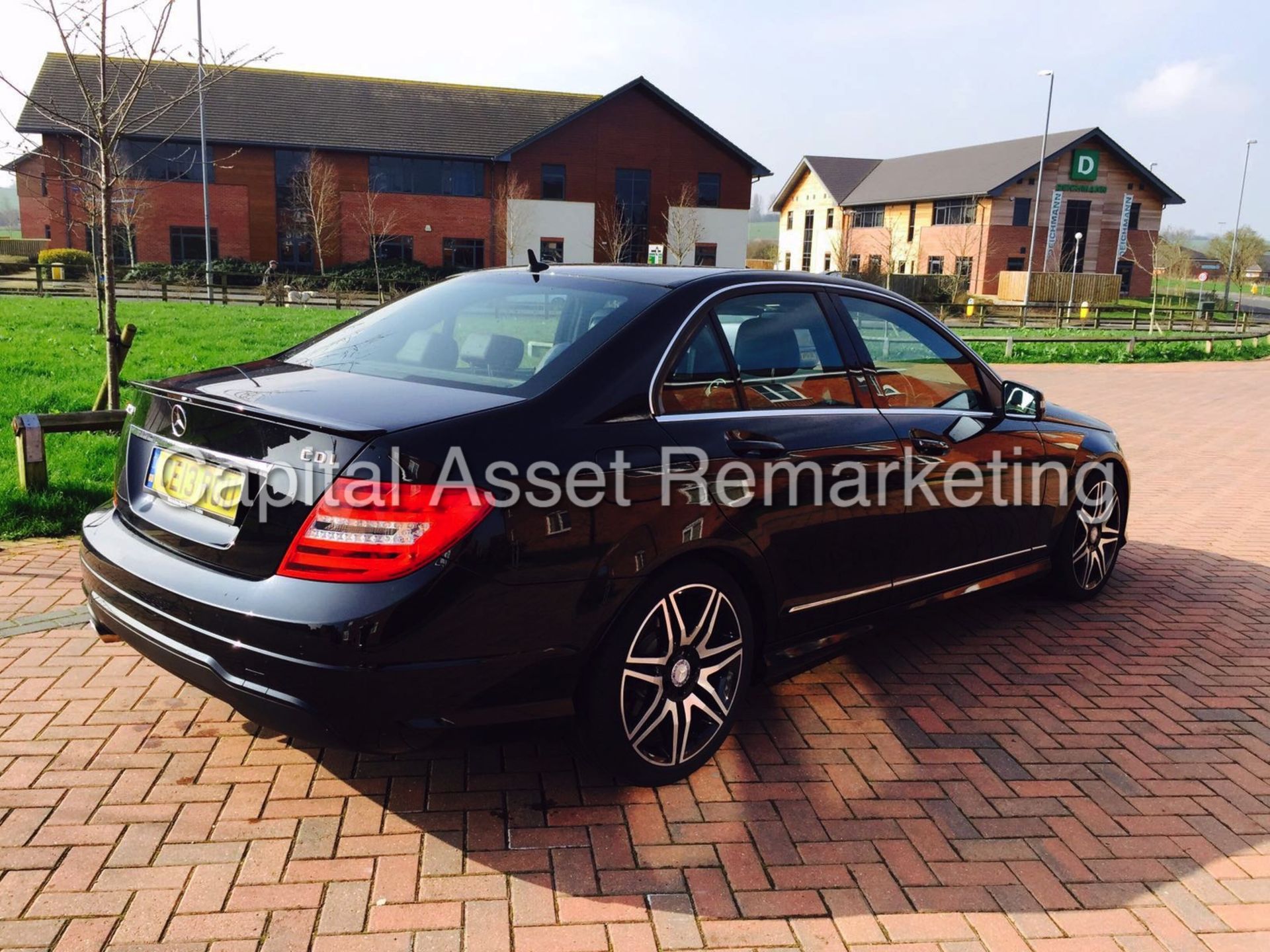 MERCEDES C220CDI AUTO "AMG SPORT PLUS - BLACK EDITION" (13 REG) 1 OWNER - MASSIVE SPEC - SAT NAV!! - Image 6 of 14