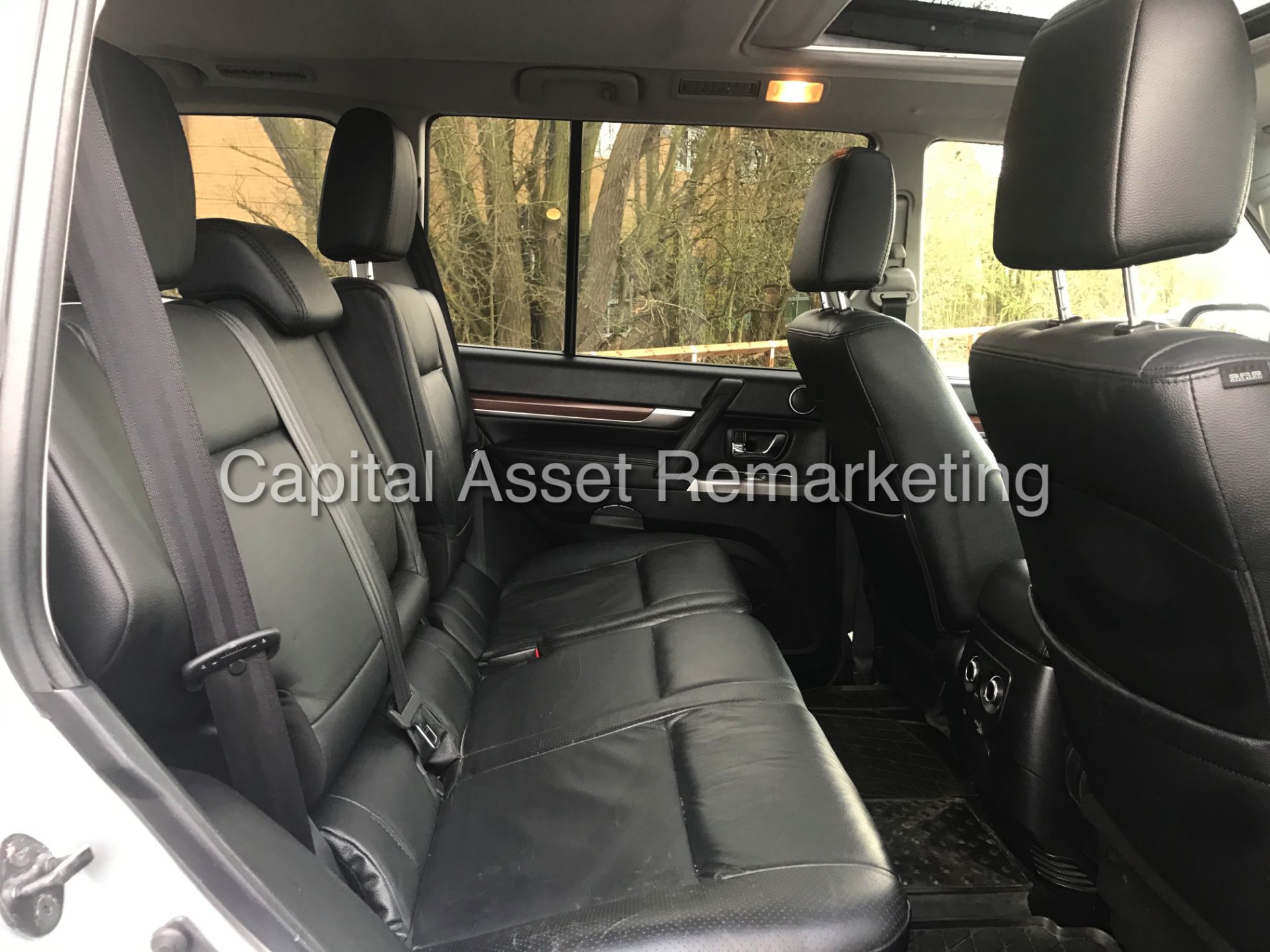 MITSUBISHI SHOGUN 3.2DI-D "SG3 AUTO" LWB (2013 MODEL) LEATHER - SAT NAV - 7 SEATER' **MASSIVE SPEC** - Image 19 of 26