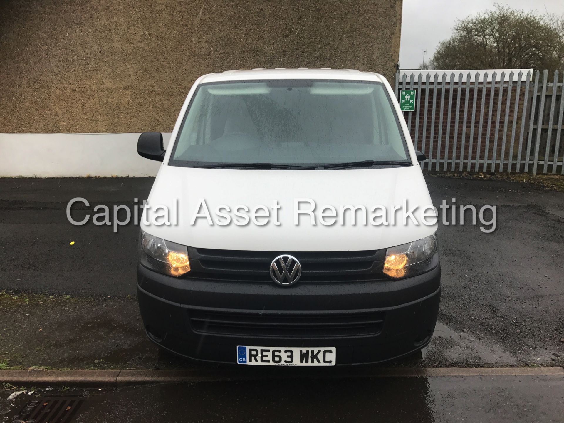 VOLKSWAGEN TRANSPORTER 2.0 TDI SWB (2014 MODEL) 1 OWNER - LOW MILES 64K FSH - ELEC PACK - LOOK!!!! - Image 2 of 16