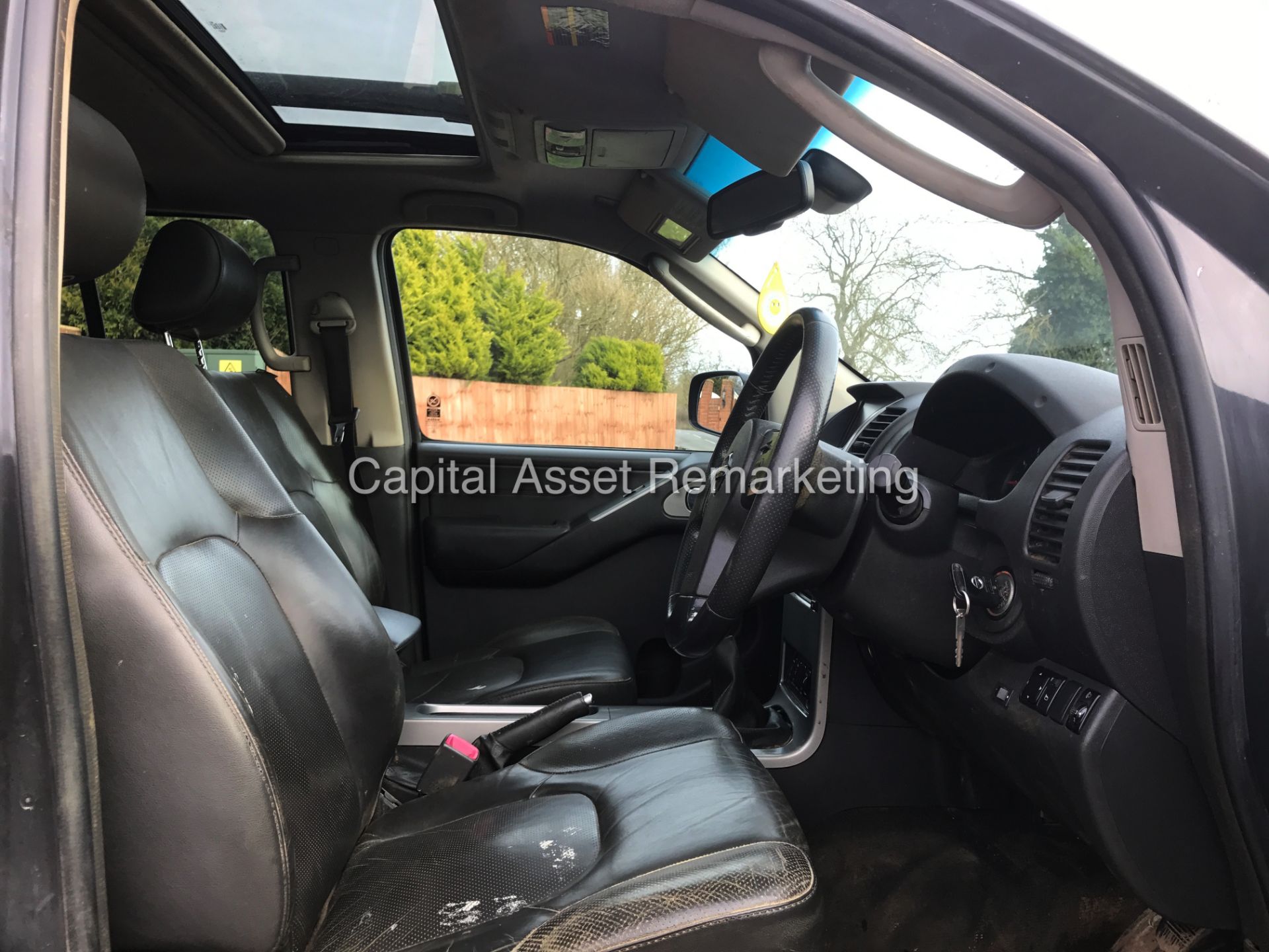 ON SALE NISSAN NAVARA 2.5DCI AVENTURA - 4 DOOR DOUBLE CAB - NEW SHAPE - LEATHER - SAT NAV - MASSIVE - Image 6 of 10