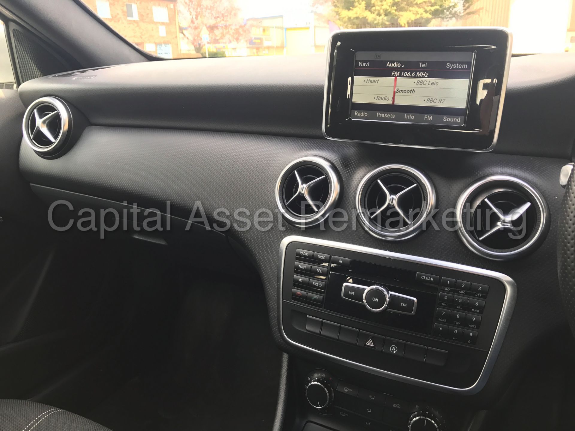 MERCEDES-BENZ A200 CDI 'SPORT EDITION' (2016 MODEL) 'LEATHER - SAT NAV - ECO STOP/START' *HUGE SPEC* - Image 18 of 28