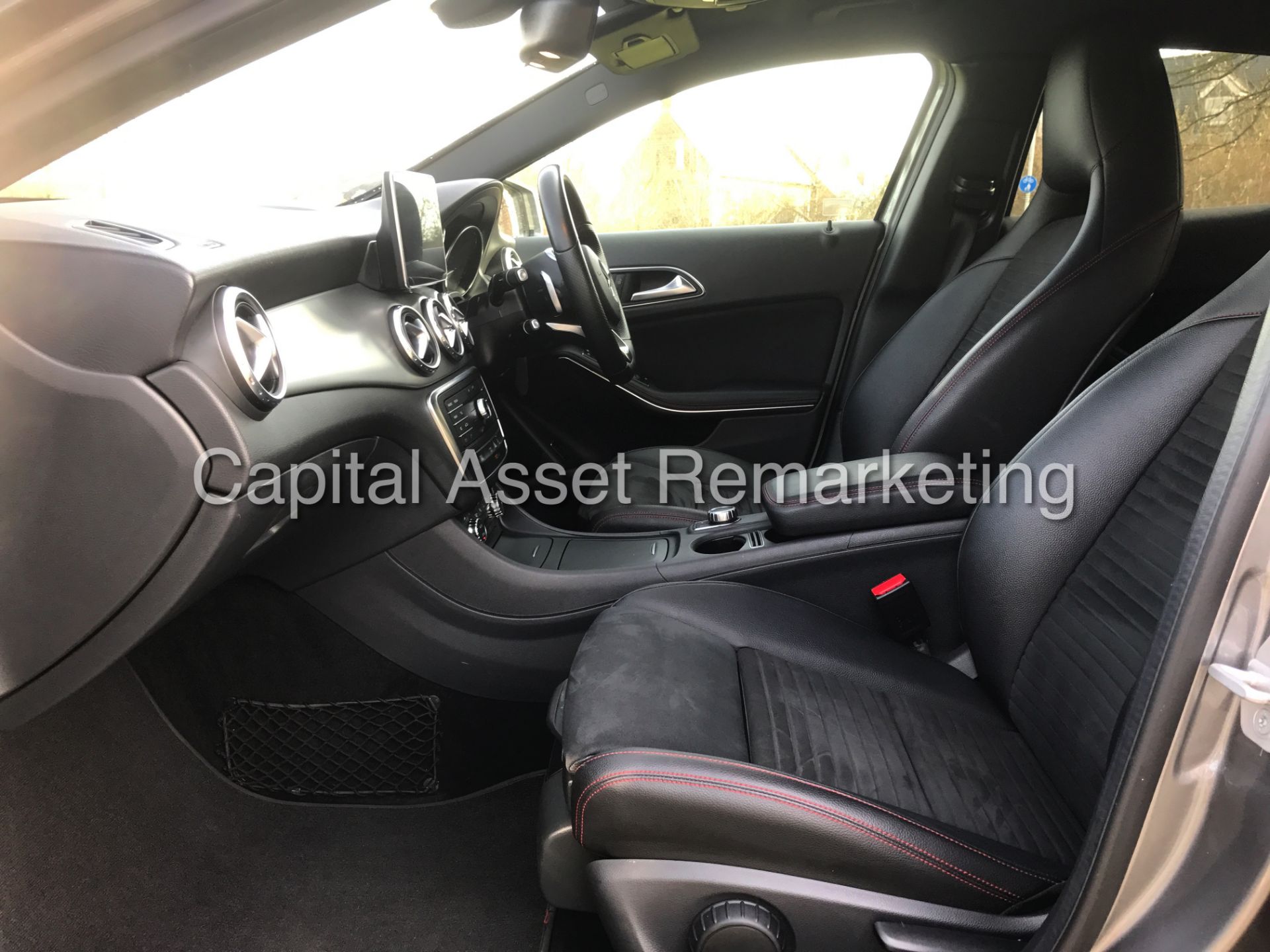 (On Sale) MERCEDES GLA 220d 7G TRONIC "AMG LINE SPORT" 4 MATIC AWD (2016 MODEL) 1 OWNER - HUGE SPEC - Image 13 of 23