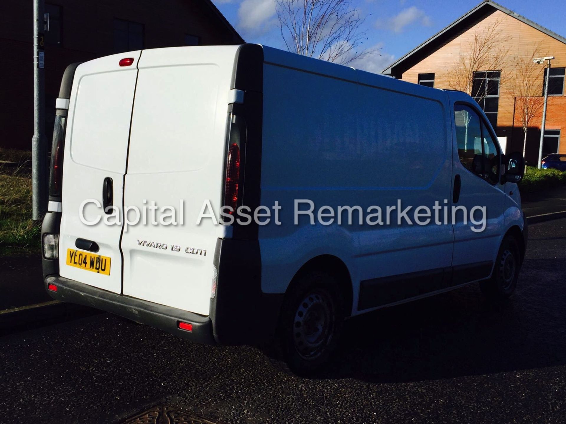 ON SALE VAUXHALL VIVARO 1.9 DIESEL (04 REG - NEW SHAPE) SWB - AIR CON - 3 SEATER - SLD -NO VAT - Image 6 of 14