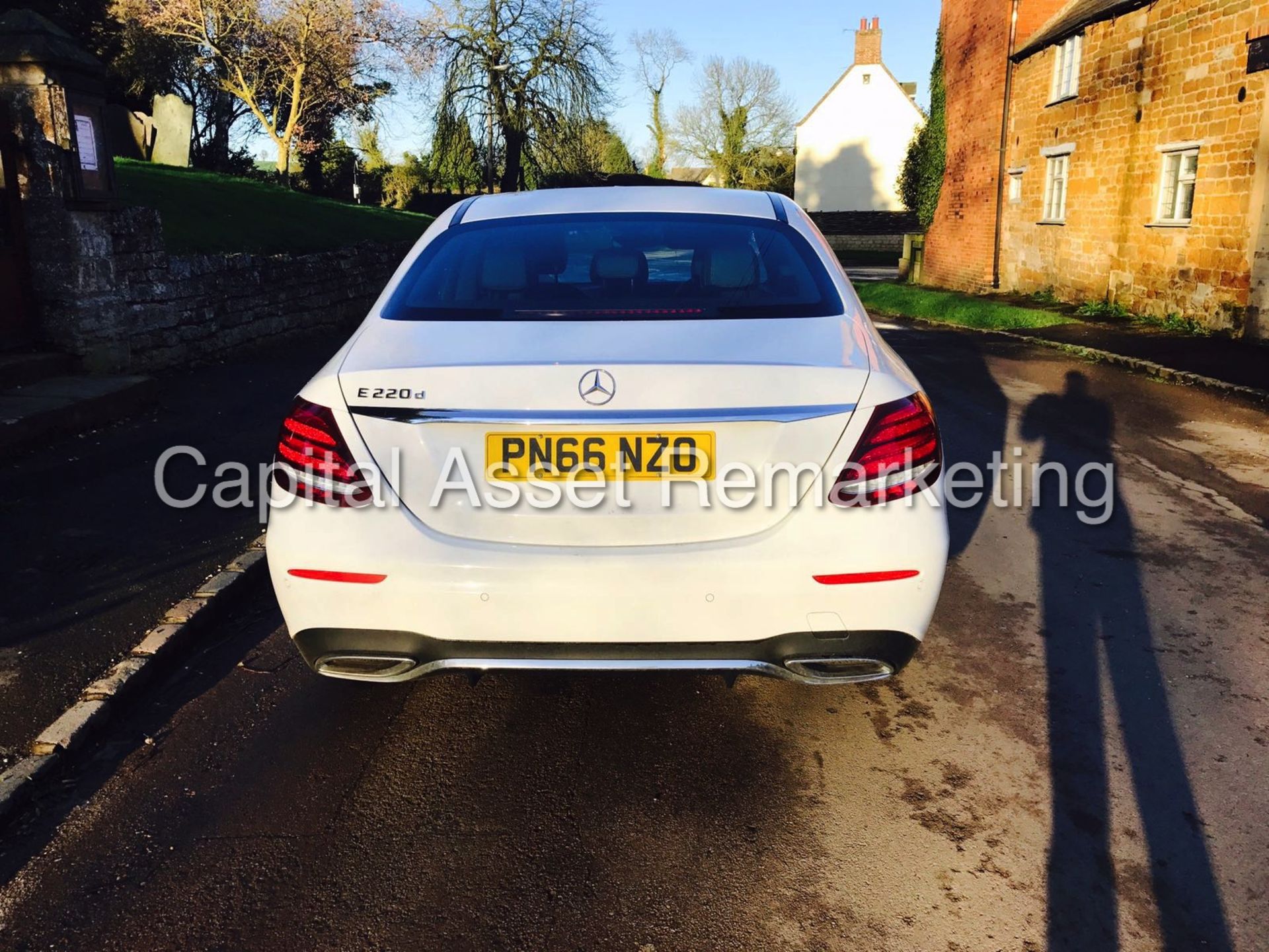 MERCEDES E220d 9G TRONIC "AMG SPORT LINE" (2017 MODEL) MASSIVE SPEC - SAT NAV - LEATHER - AS NEW!!!! - Image 5 of 20