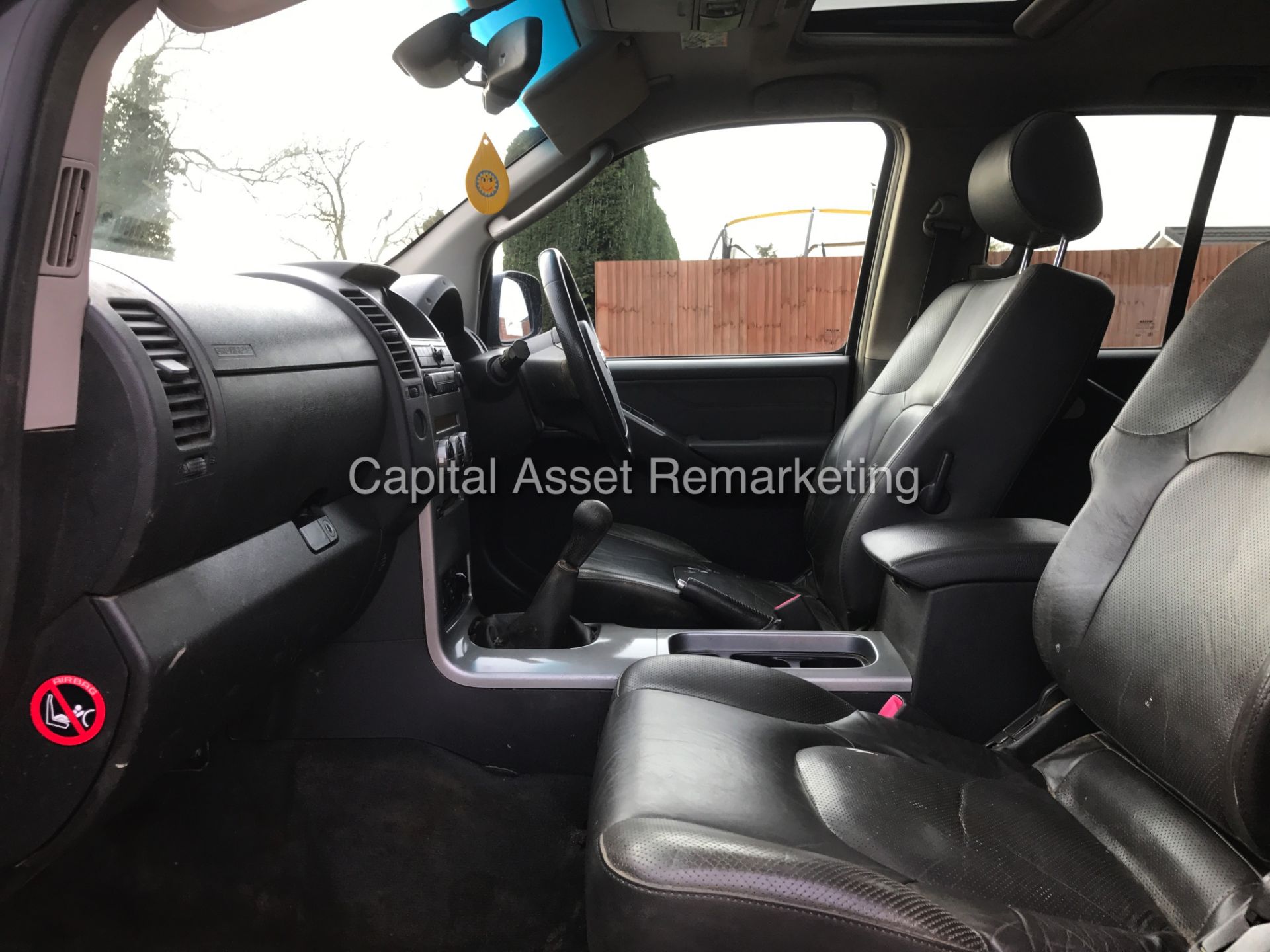 ON SALE NISSAN NAVARA 2.5DCI AVENTURA - 4 DOOR DOUBLE CAB - NEW SHAPE - LEATHER - SAT NAV - MASSIVE - Image 8 of 10