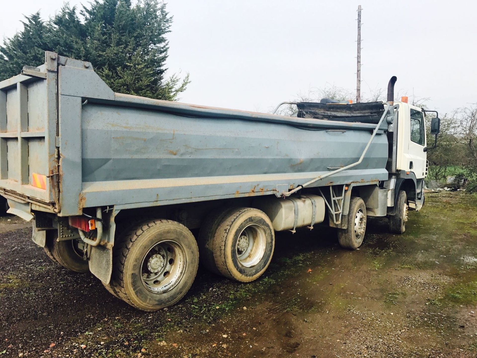 (ON SALE) DAF CF85.340 STEEL BODIED TIPPER - 2006 REG - MANUAL GEARBOX - 32000KG GROSS - 8 WHEELER - Image 5 of 8