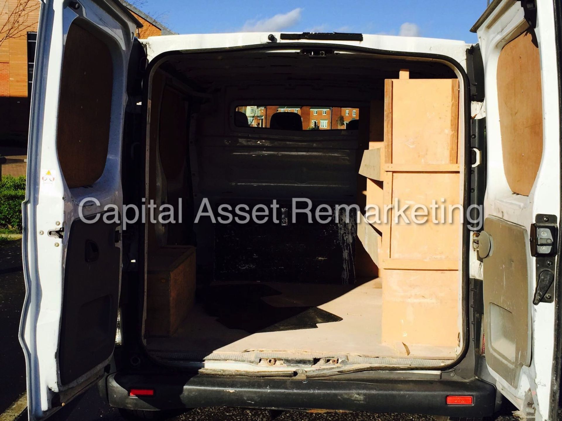 ON SALE VAUXHALL VIVARO 1.9 DIESEL (04 REG - NEW SHAPE) SWB - AIR CON - 3 SEATER - SLD -NO VAT - Image 13 of 14