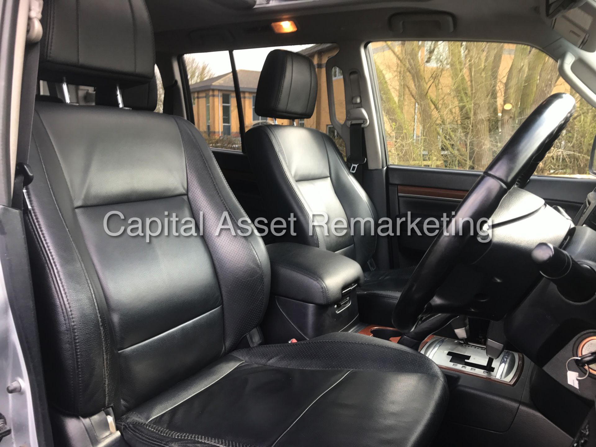 MITSUBISHI SHOGUN 3.2DI-D "SG3 AUTO" LWB (2013 MODEL) LEATHER - SAT NAV - 7 SEATER' **MASSIVE SPEC** - Image 13 of 26