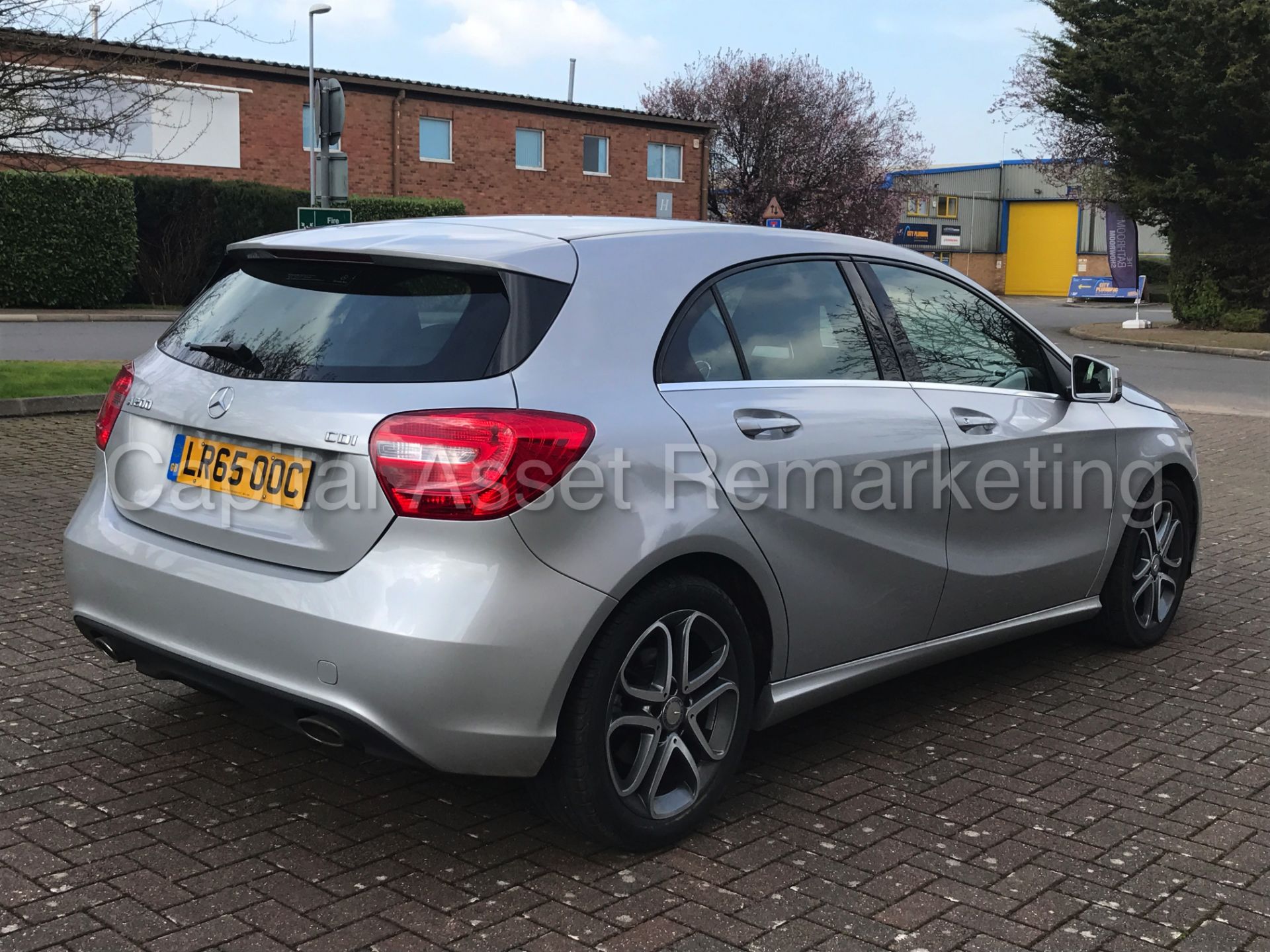 MERCEDES-BENZ A200 CDI 'SPORT EDITION' (2016 MODEL) 'LEATHER - SAT NAV - ECO STOP/START' *HUGE SPEC* - Image 5 of 28