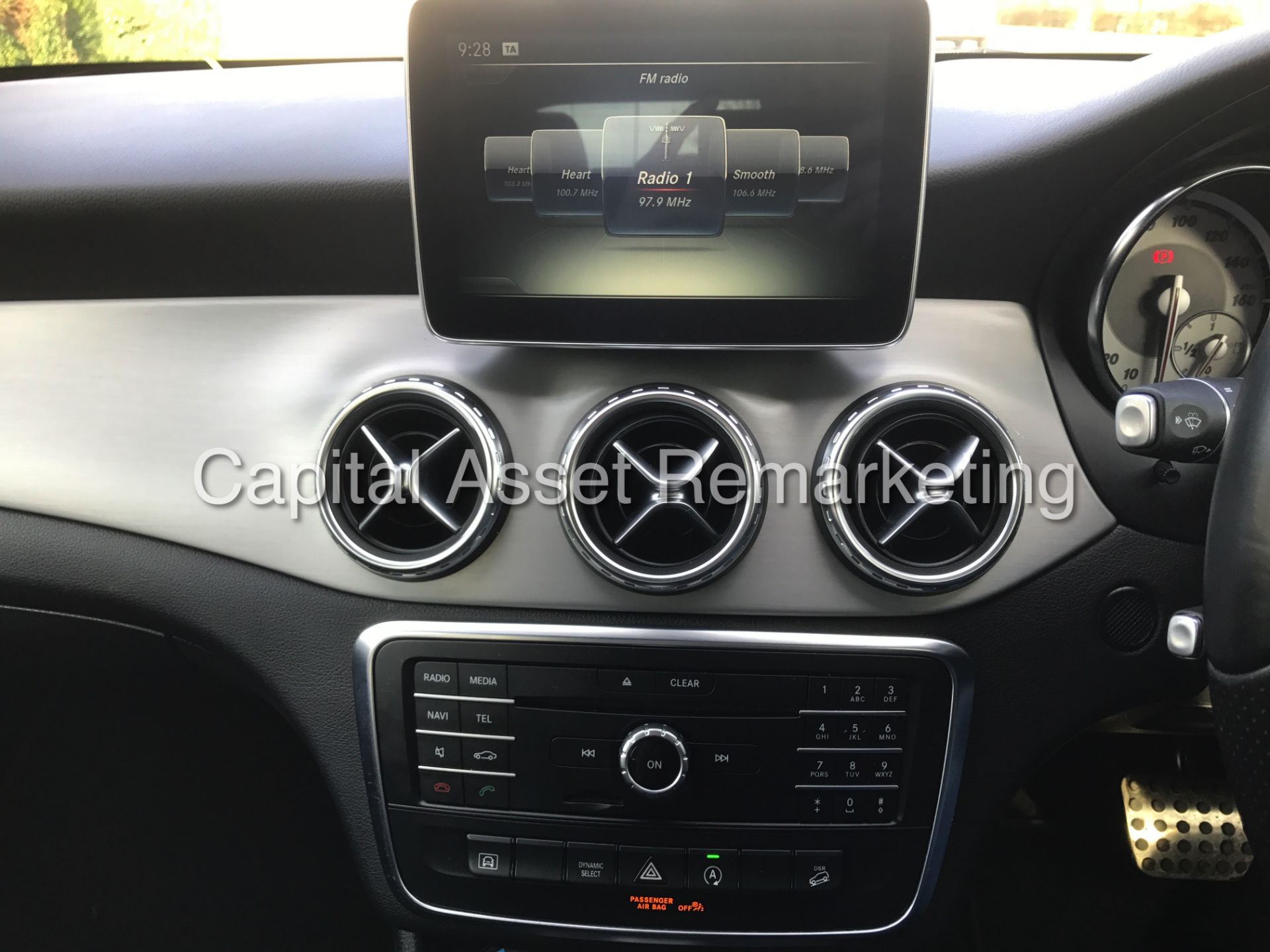 (On Sale) MERCEDES GLA 220d 7G TRONIC "AMG LINE SPORT" 4 MATIC AWD (2016 MODEL) 1 OWNER - HUGE SPEC - Image 20 of 23