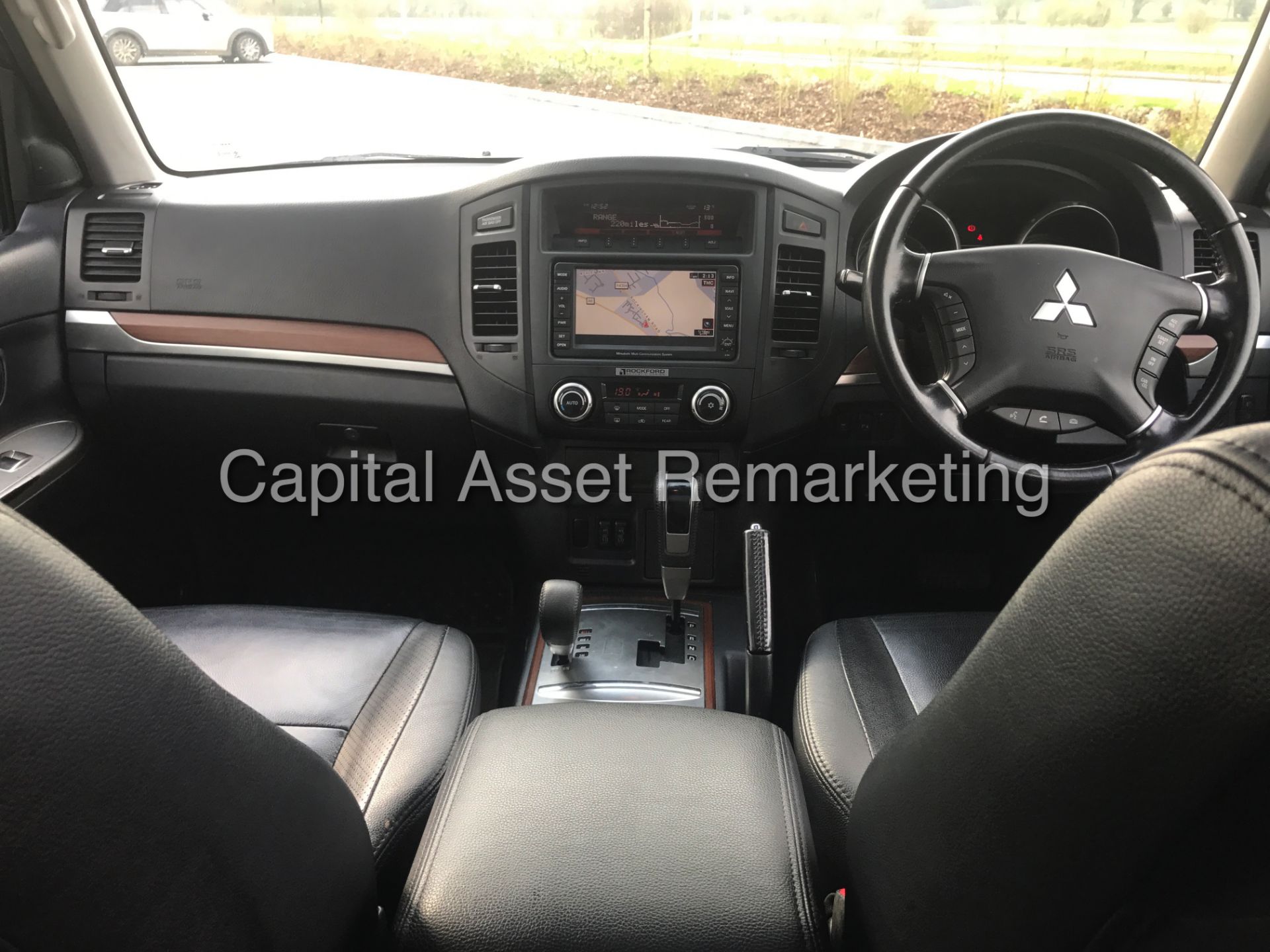 MITSUBISHI SHOGUN 3.2DI-D "SG3 AUTO" LWB (2013 MODEL) LEATHER - SAT NAV - 7 SEATER' **MASSIVE SPEC** - Image 14 of 26