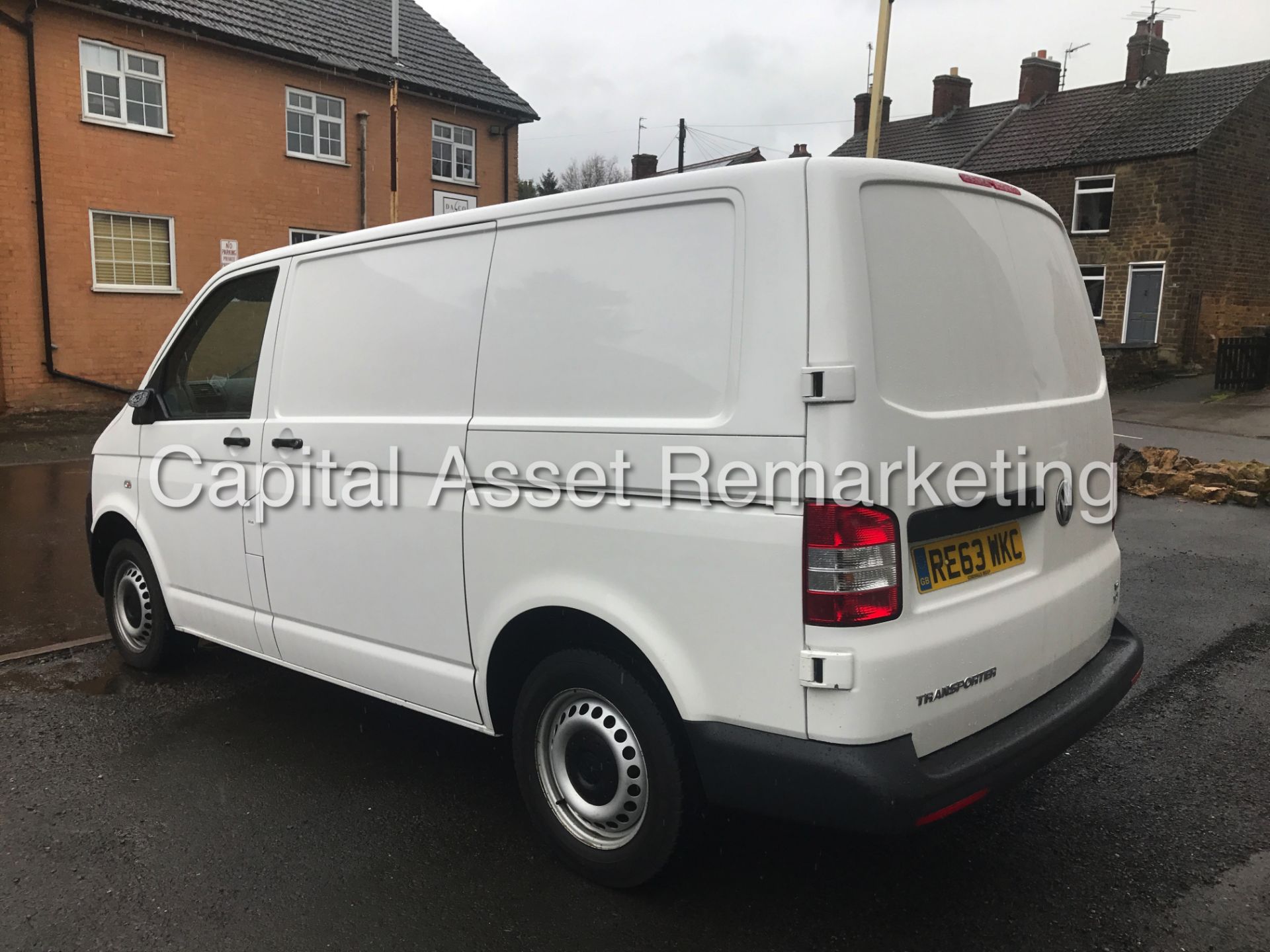 VOLKSWAGEN TRANSPORTER 2.0 TDI SWB (2014 MODEL) 1 OWNER - LOW MILES 64K FSH - ELEC PACK - LOOK!!!! - Image 5 of 16