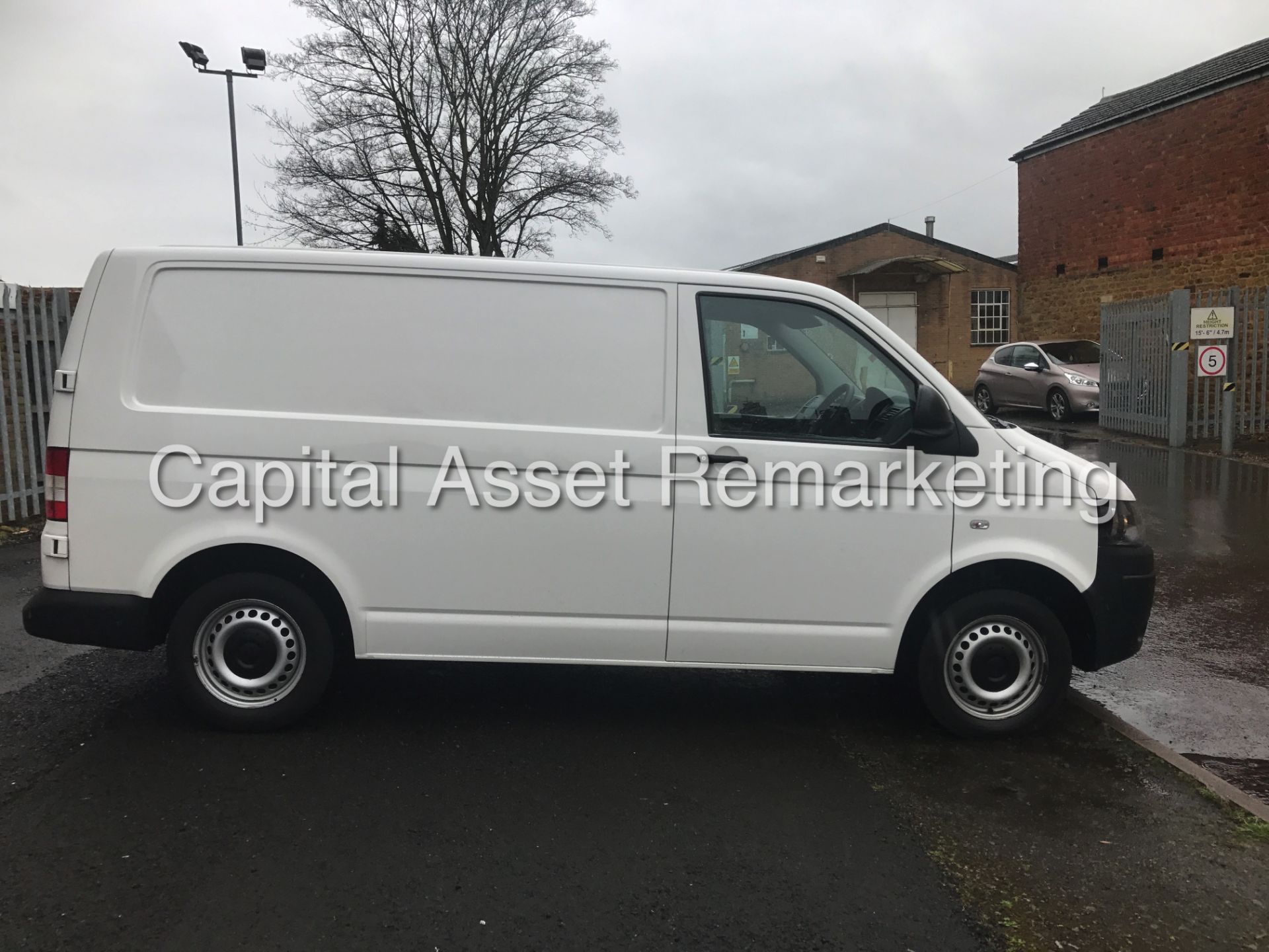 VOLKSWAGEN TRANSPORTER 2.0 TDI SWB (2014 MODEL) 1 OWNER - LOW MILES 64K FSH - ELEC PACK - LOOK!!!! - Image 8 of 16