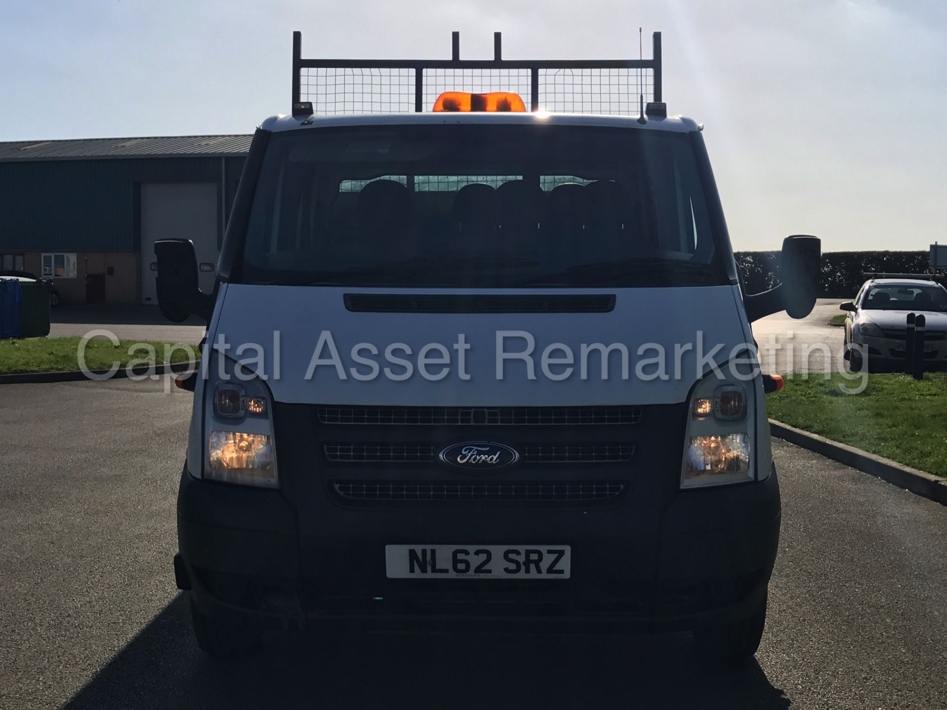 FORD TRANSIT 100 T350 RWD 'D/CAB TIPPER' (2013 MODEL) '2.2 TDCI - 6 SPEED' (1 COMPANY OWNER) - Image 4 of 29