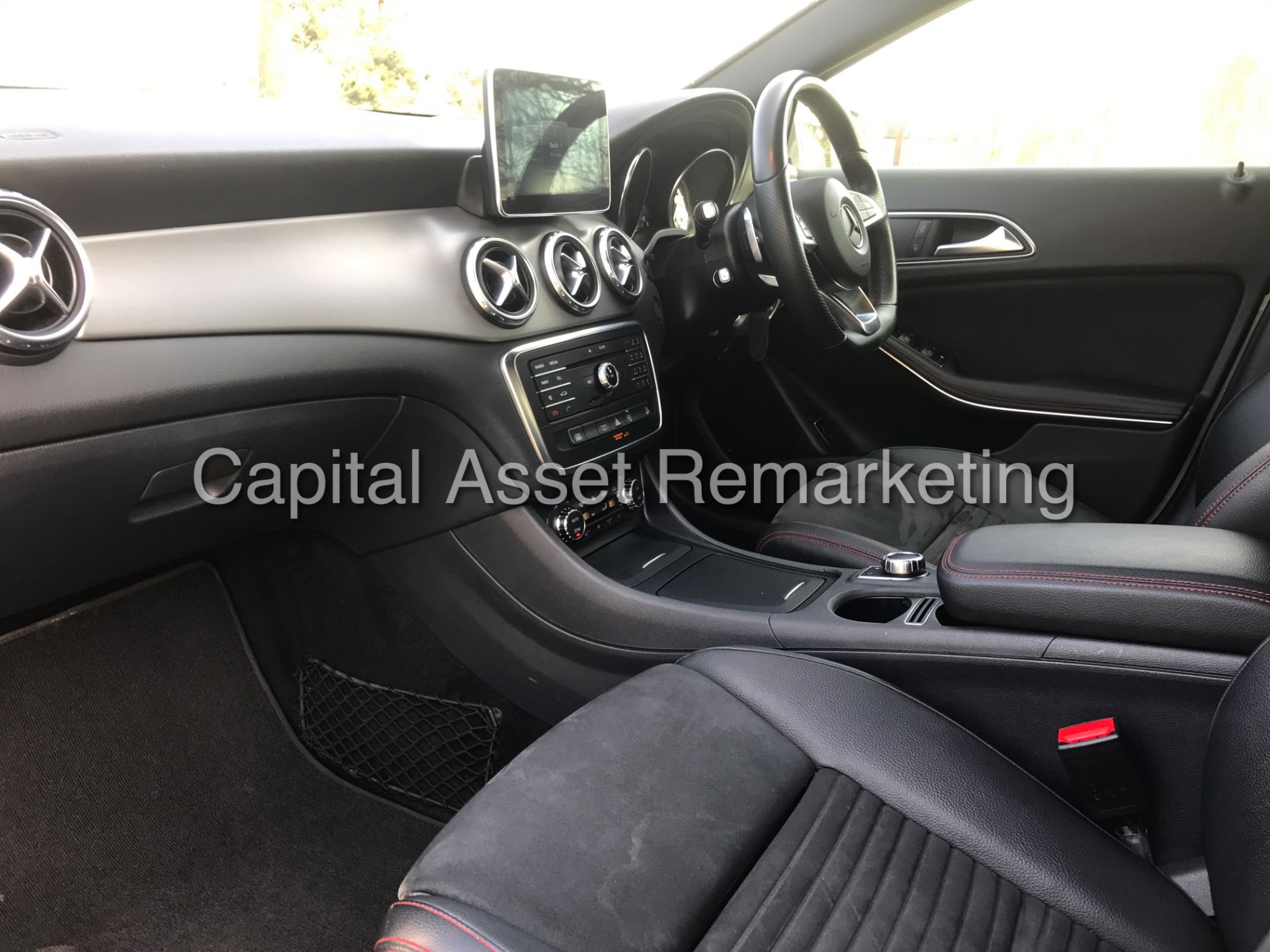 (On Sale) MERCEDES GLA 220d 7G TRONIC "AMG LINE SPORT" 4 MATIC AWD (2016 MODEL) 1 OWNER - HUGE SPEC - Image 14 of 23