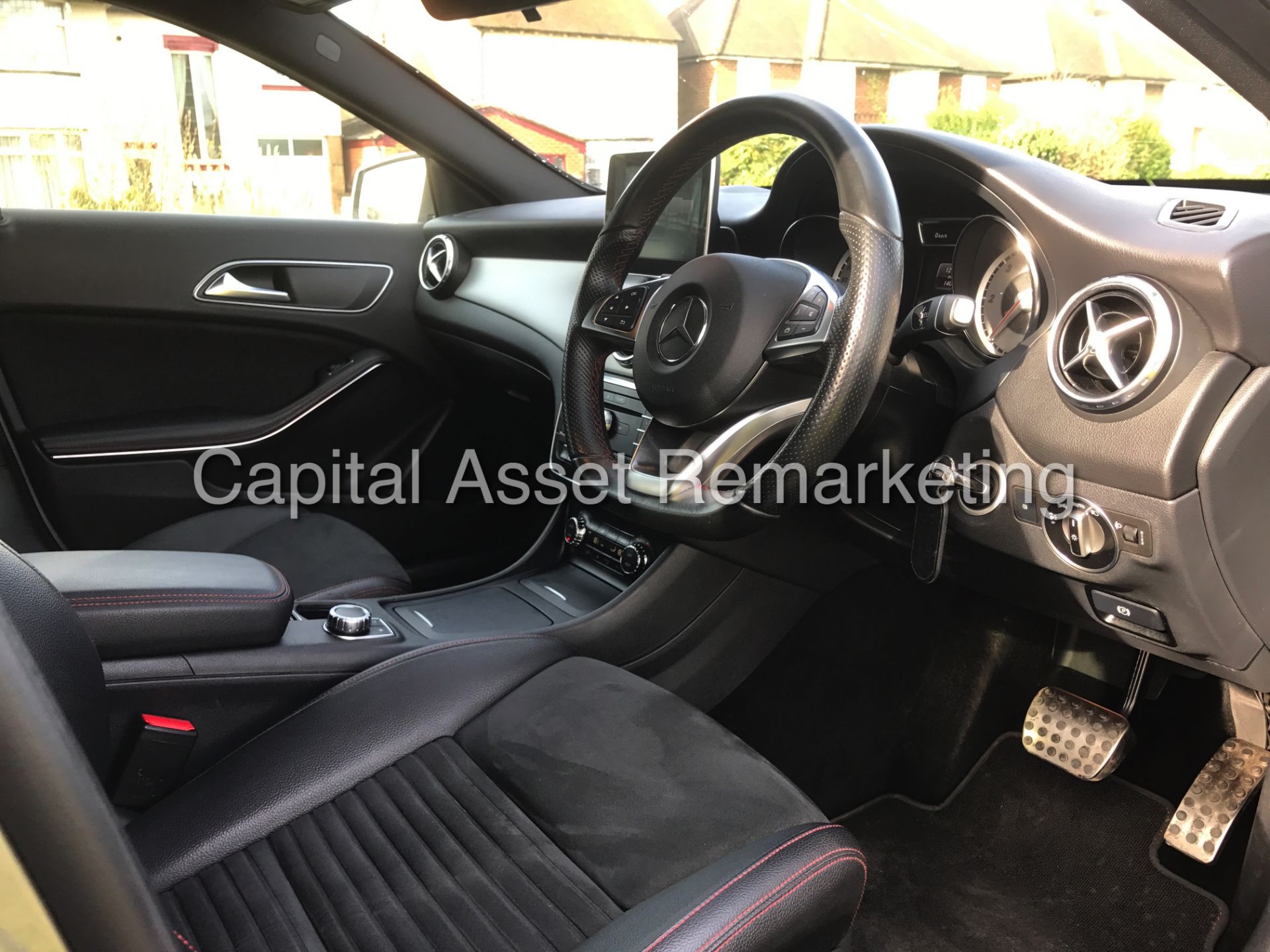 (On Sale) MERCEDES GLA 220d 7G TRONIC "AMG LINE SPORT" 4 MATIC AWD (2016 MODEL) 1 OWNER - HUGE SPEC - Image 10 of 23