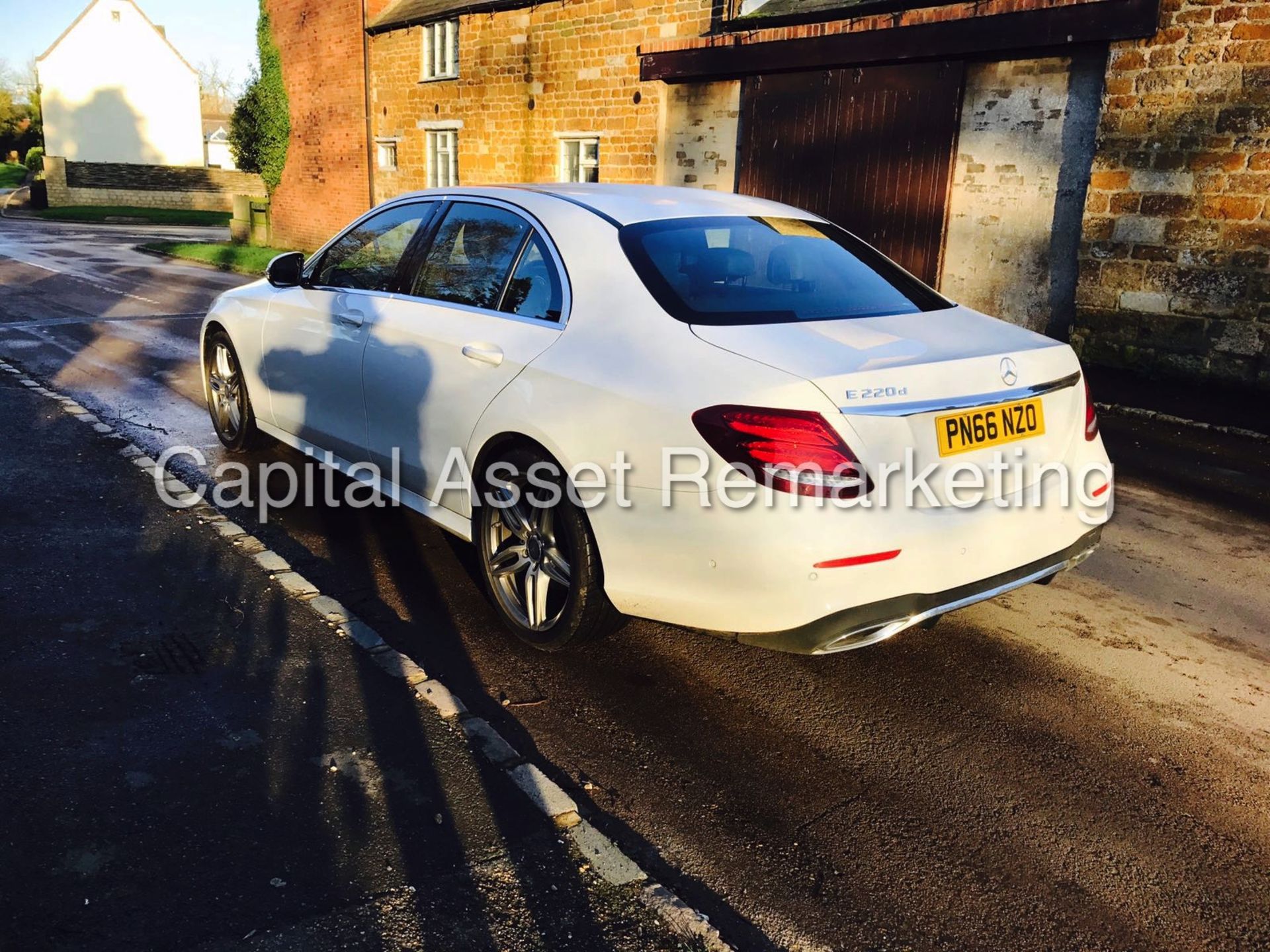 MERCEDES E220d 9G TRONIC "AMG SPORT LINE" (2017 MODEL) MASSIVE SPEC - SAT NAV - LEATHER - AS NEW!!!! - Image 4 of 20