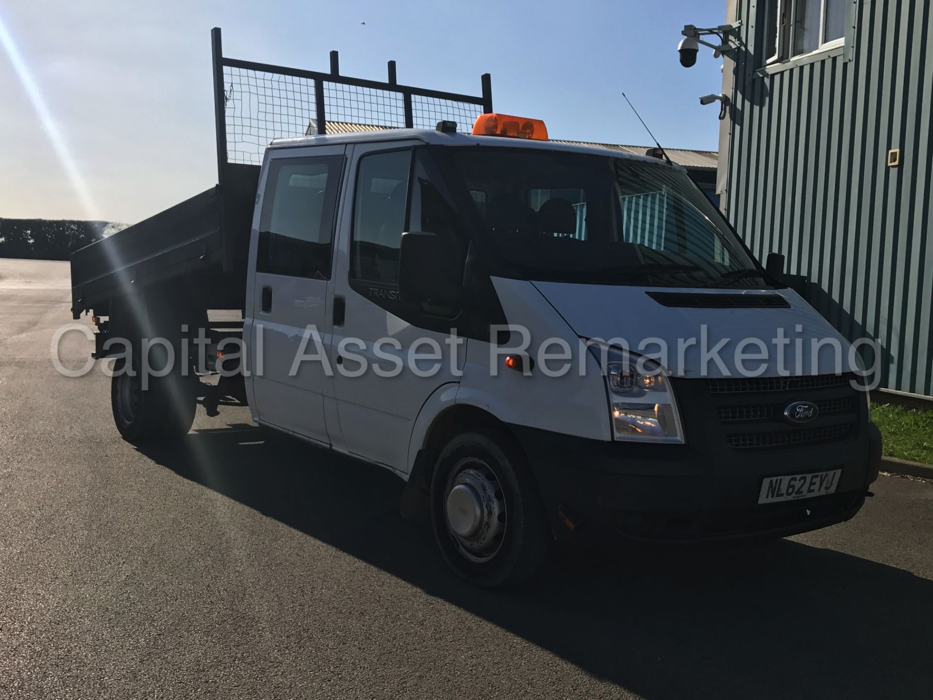 FORD TRANSIT 100 T350 RWD 'D/CAB TIPPER' (2013 MODEL) '2.2 TDCI - 6 SPEED' (1 COMPANY OWNER) - Image 2 of 29