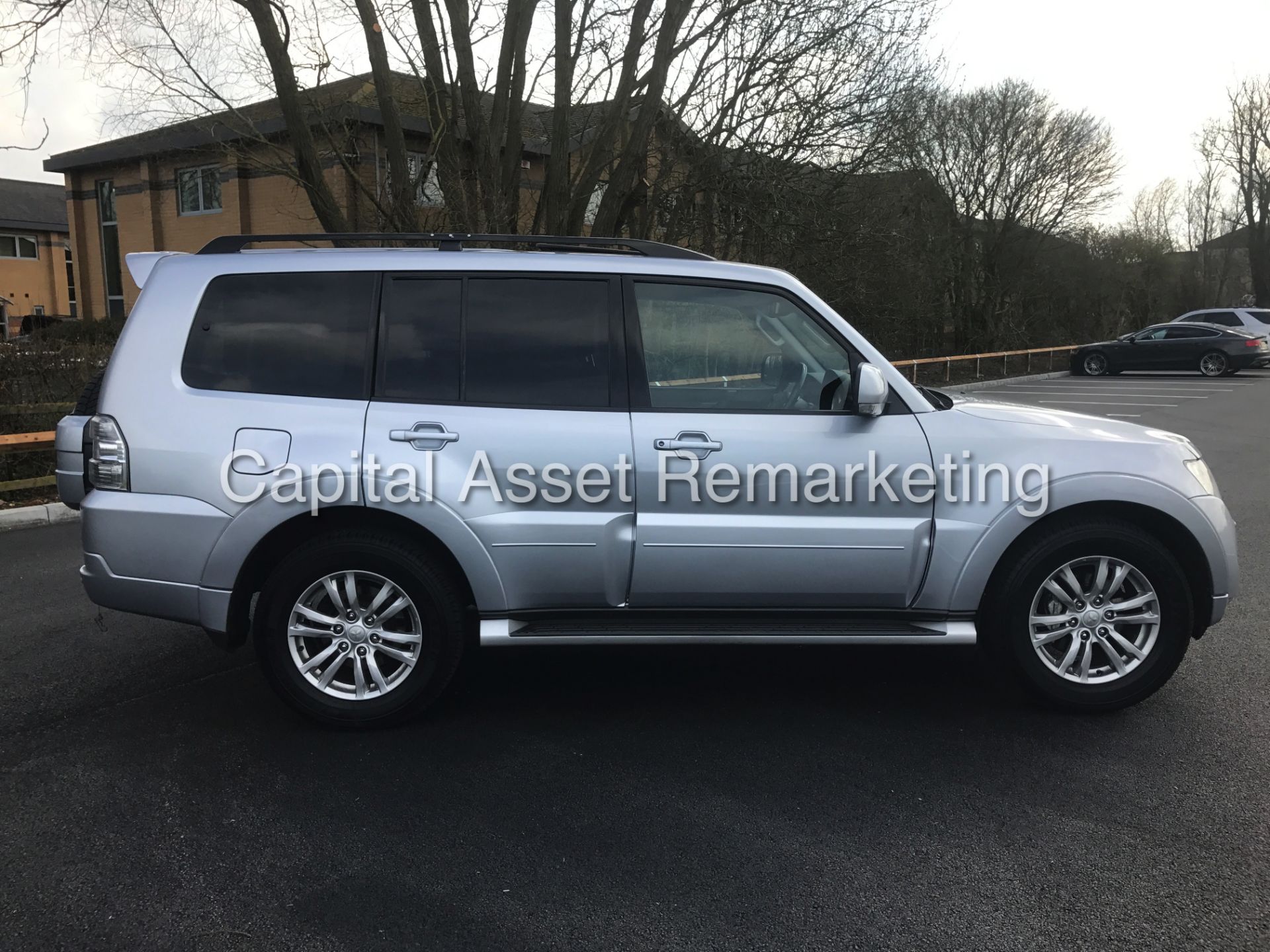 MITSUBISHI SHOGUN 3.2DI-D "SG3 AUTO" LWB (2013 MODEL) LEATHER - SAT NAV - 7 SEATER' **MASSIVE SPEC** - Image 8 of 26