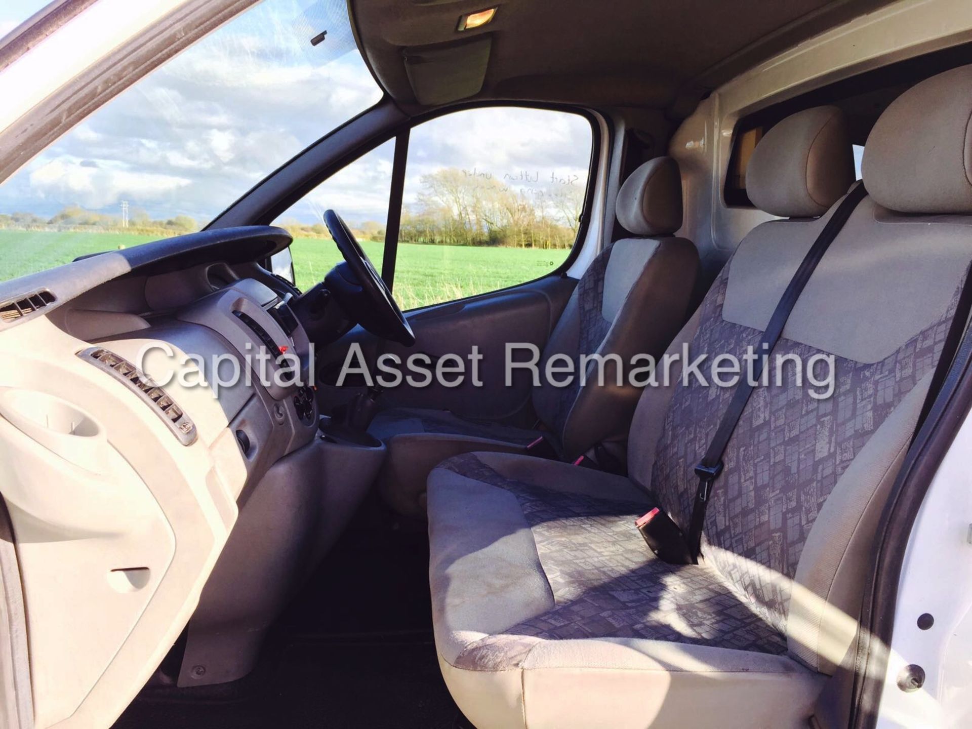 ON SALE VAUXHALL VIVARO 1.9 DIESEL (04 REG - NEW SHAPE) SWB - AIR CON - 3 SEATER - SLD -NO VAT - Image 11 of 14