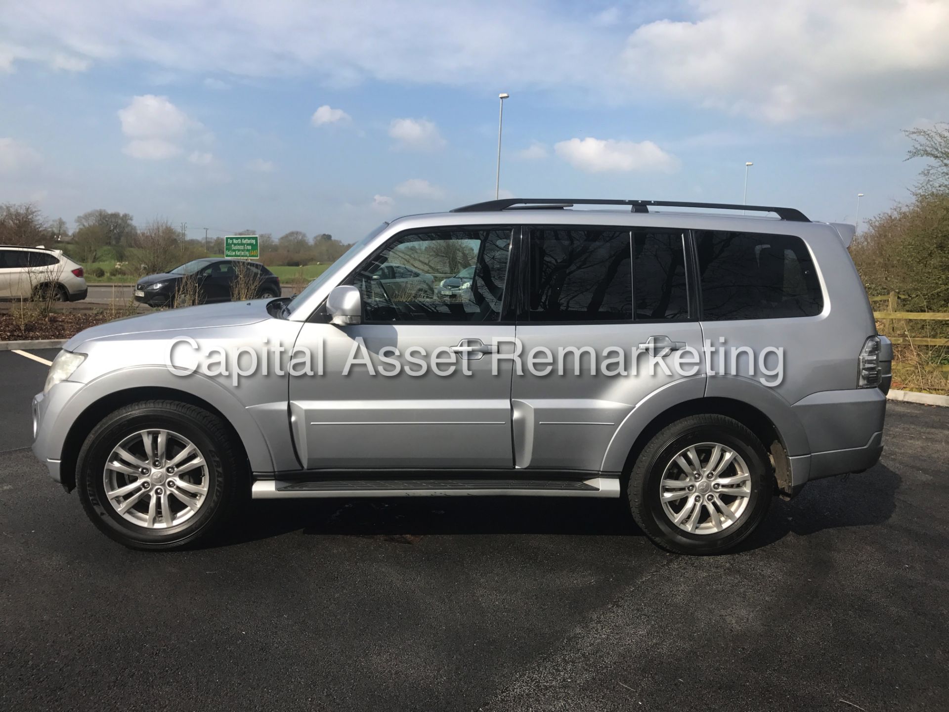 MITSUBISHI SHOGUN 3.2DI-D "SG3 AUTO" LWB (2013 MODEL) LEATHER - SAT NAV - 7 SEATER' **MASSIVE SPEC** - Image 4 of 26