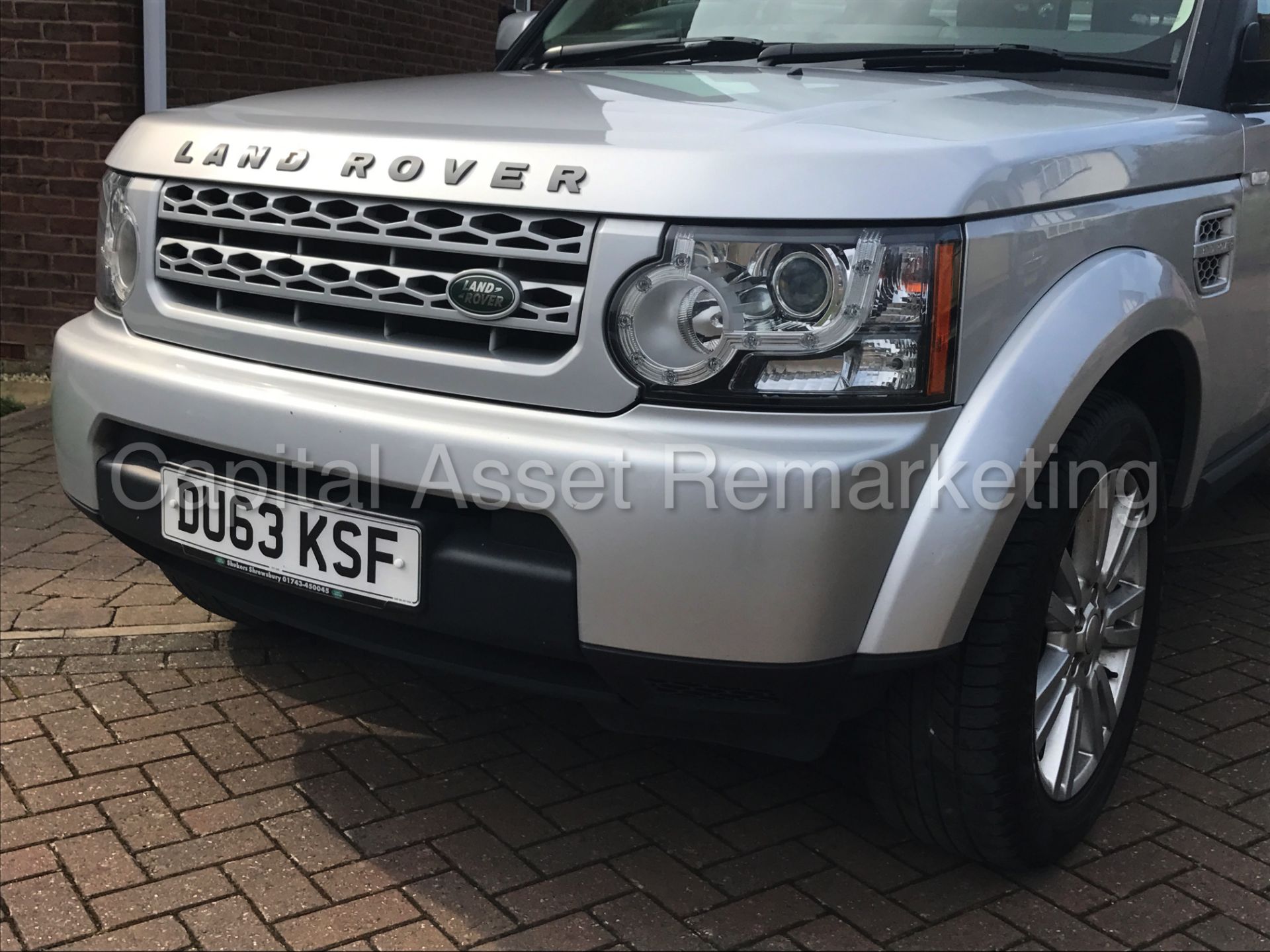 LAND ROVER DISCOVERY 4 (2014 MODEL) '3.0 SDV6 - 8 SPEED AUTO - 7 SEATER' **HUGE SPEC** (1 OWNER) - Image 11 of 30