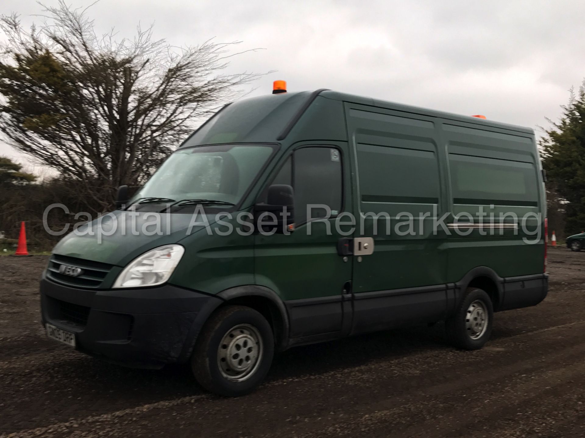 (On Sale) IVECO DAILY 35S12 'MWB HI-ROOF' (2009) '2.3 DIESEL - 120 BHP - 5 SPEED' (1 COMPANY OWNER) - Image 4 of 15