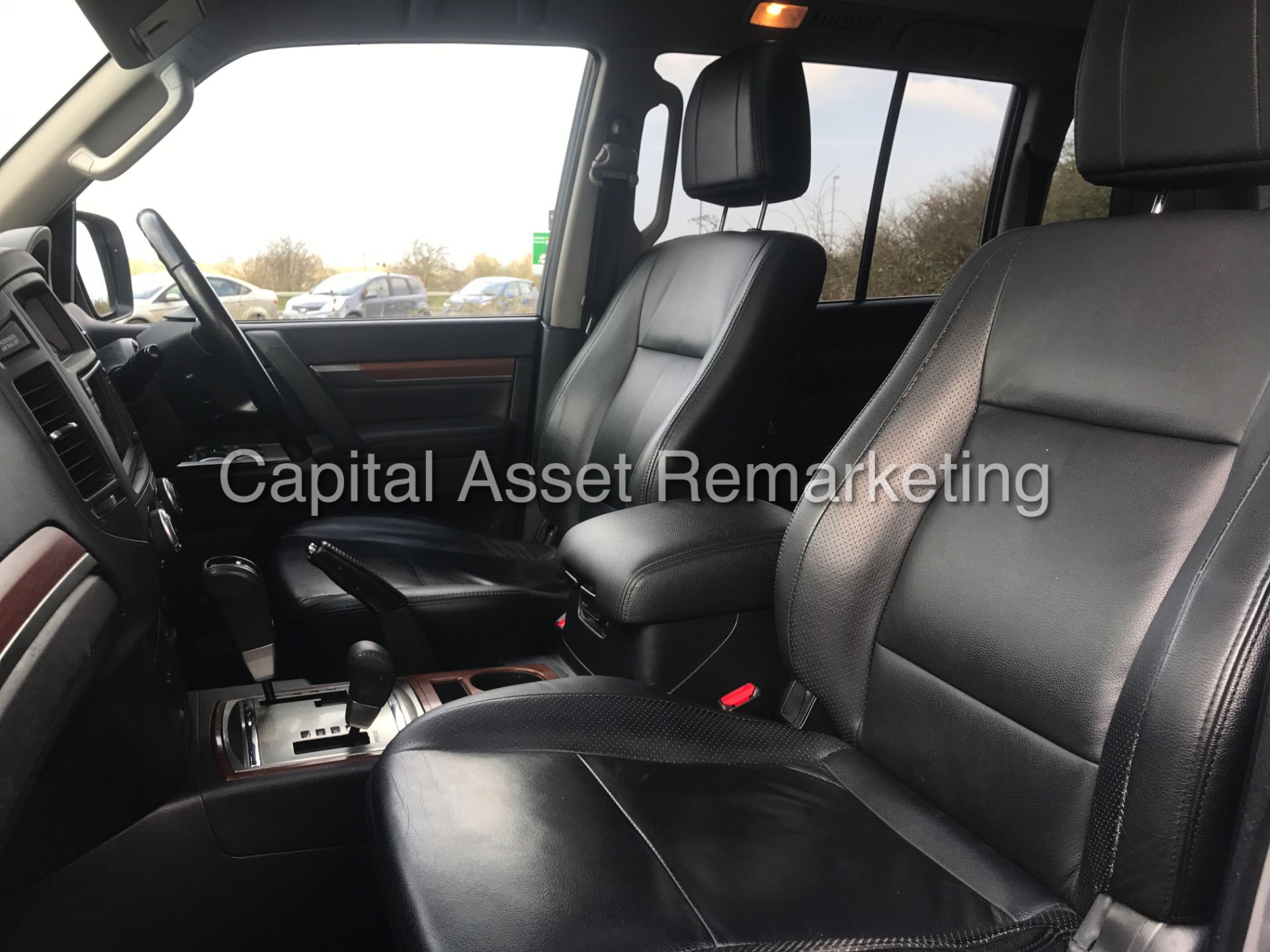 MITSUBISHI SHOGUN 3.2DI-D "SG3 AUTO" LWB (2013 MODEL) LEATHER - SAT NAV - 7 SEATER' **MASSIVE SPEC** - Image 17 of 26