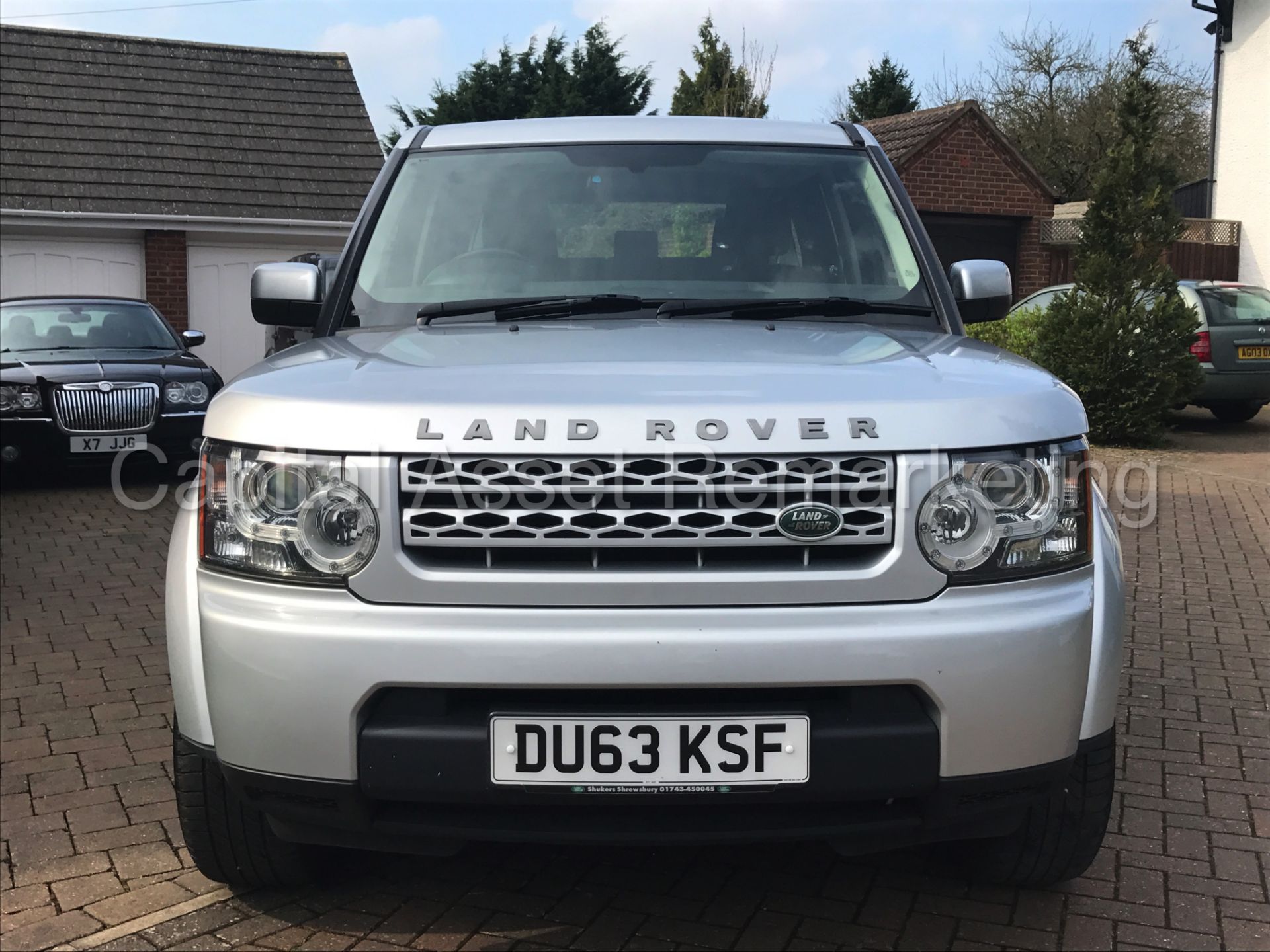 LAND ROVER DISCOVERY 4 (2014 MODEL) '3.0 SDV6 - 8 SPEED AUTO - 7 SEATER' **HUGE SPEC** (1 OWNER) - Image 9 of 30