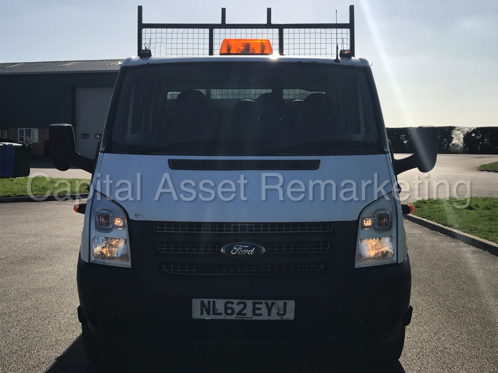 FORD TRANSIT 100 T350 RWD 'D/CAB TIPPER' (2013 MODEL) '2.2 TDCI - 6 SPEED' (1 COMPANY OWNER) - Image 4 of 29