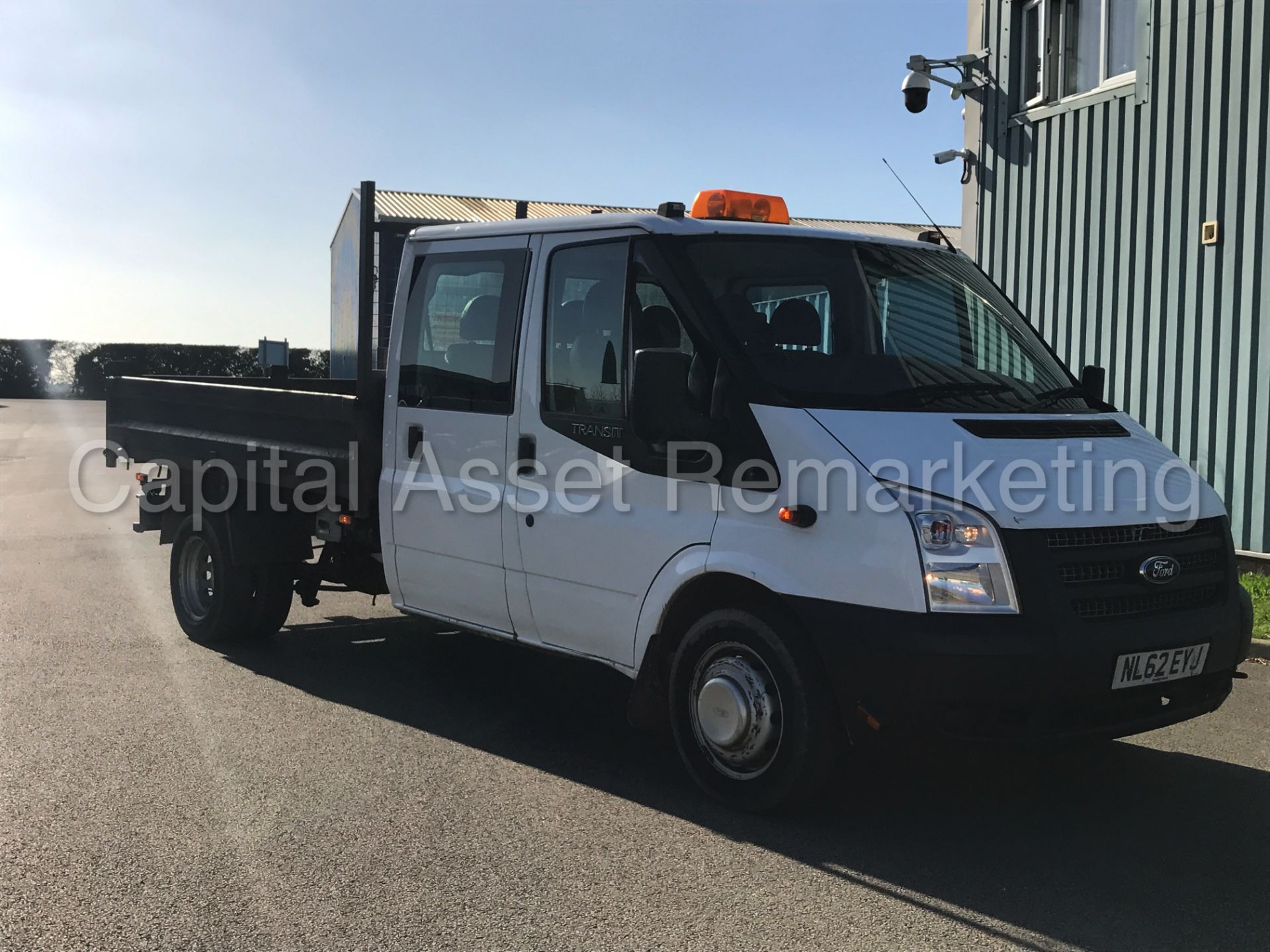 FORD TRANSIT 100 T350 RWD 'D/CAB TIPPER' (2013 MODEL) '2.2 TDCI - 6 SPEED' (1 COMPANY OWNER) - Image 3 of 29